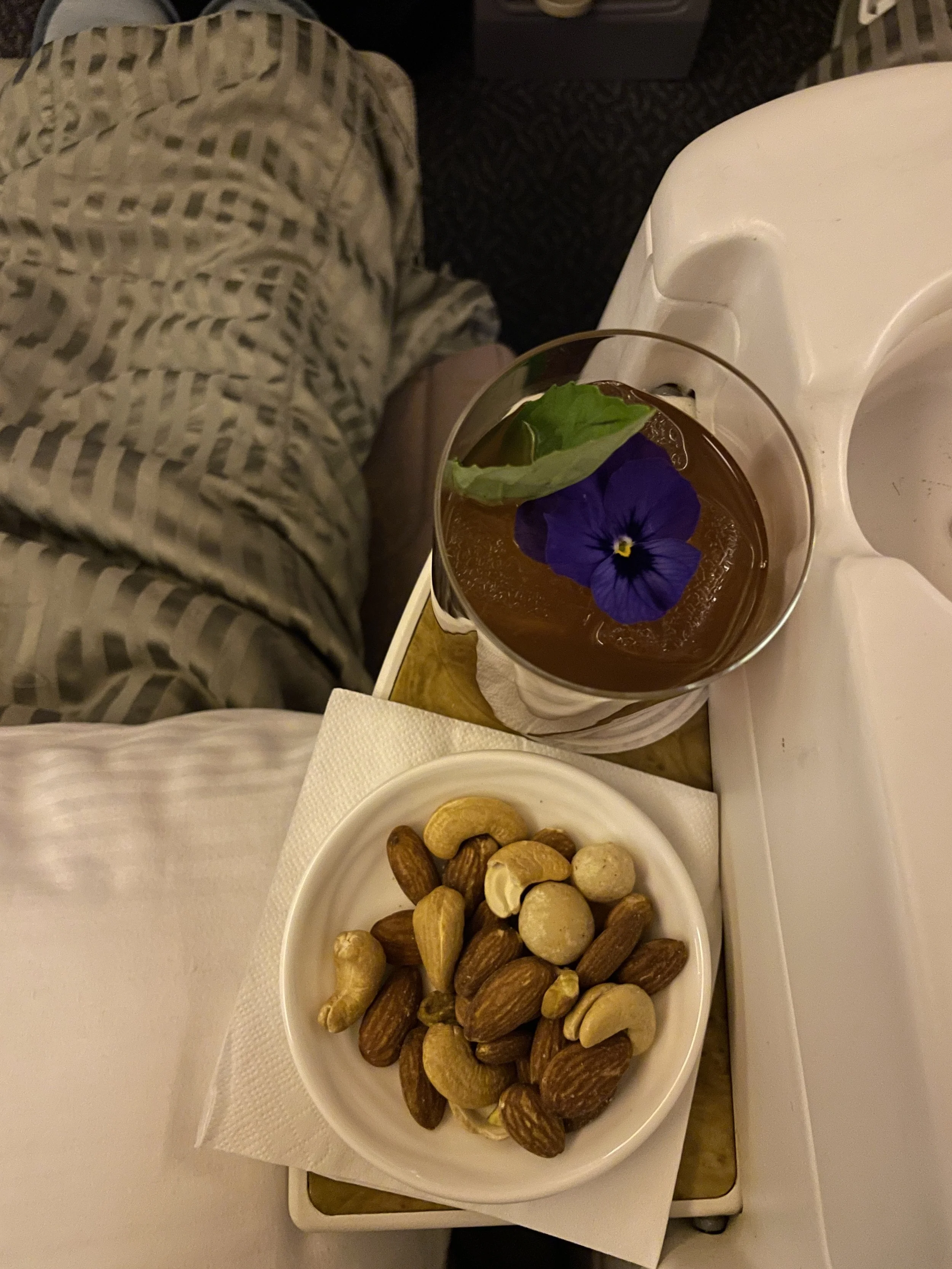 drinks and nuts on emirates business class 777.JPG