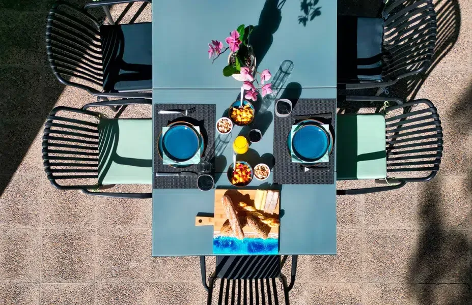 casa-brisa-outdoor-breakfast-overview.webp
