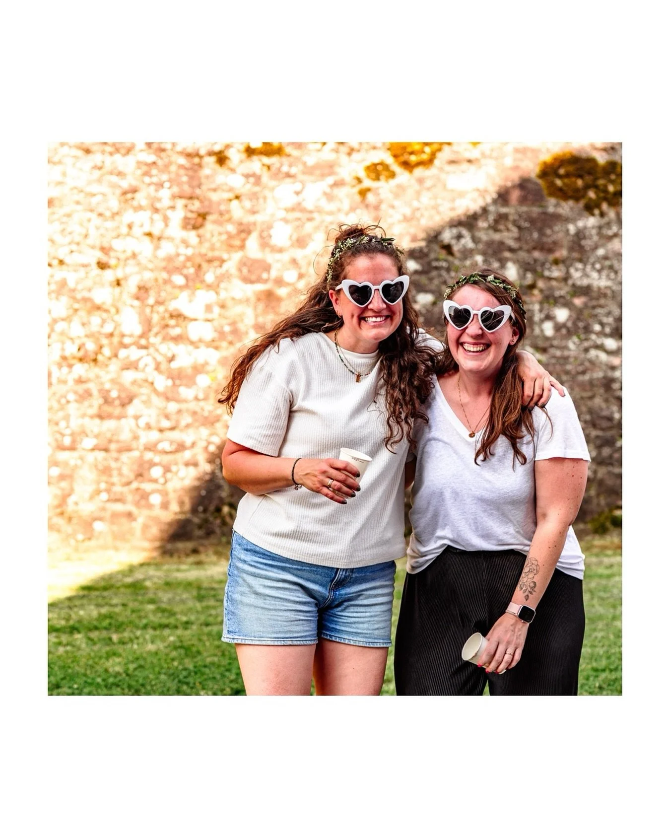 Da hat Google vergessen mir mitzuteilen, dass ich wieder eine wundersch&ouml;ne Rezension bekommen habe. Ich freue mich sehr! 

Lest selbst: 
Herzensempfehlung 💛
Christina hat einen Haufen
wuseliger M&auml;dels an einem JGA Nachmittag bei gr&ouml;&s