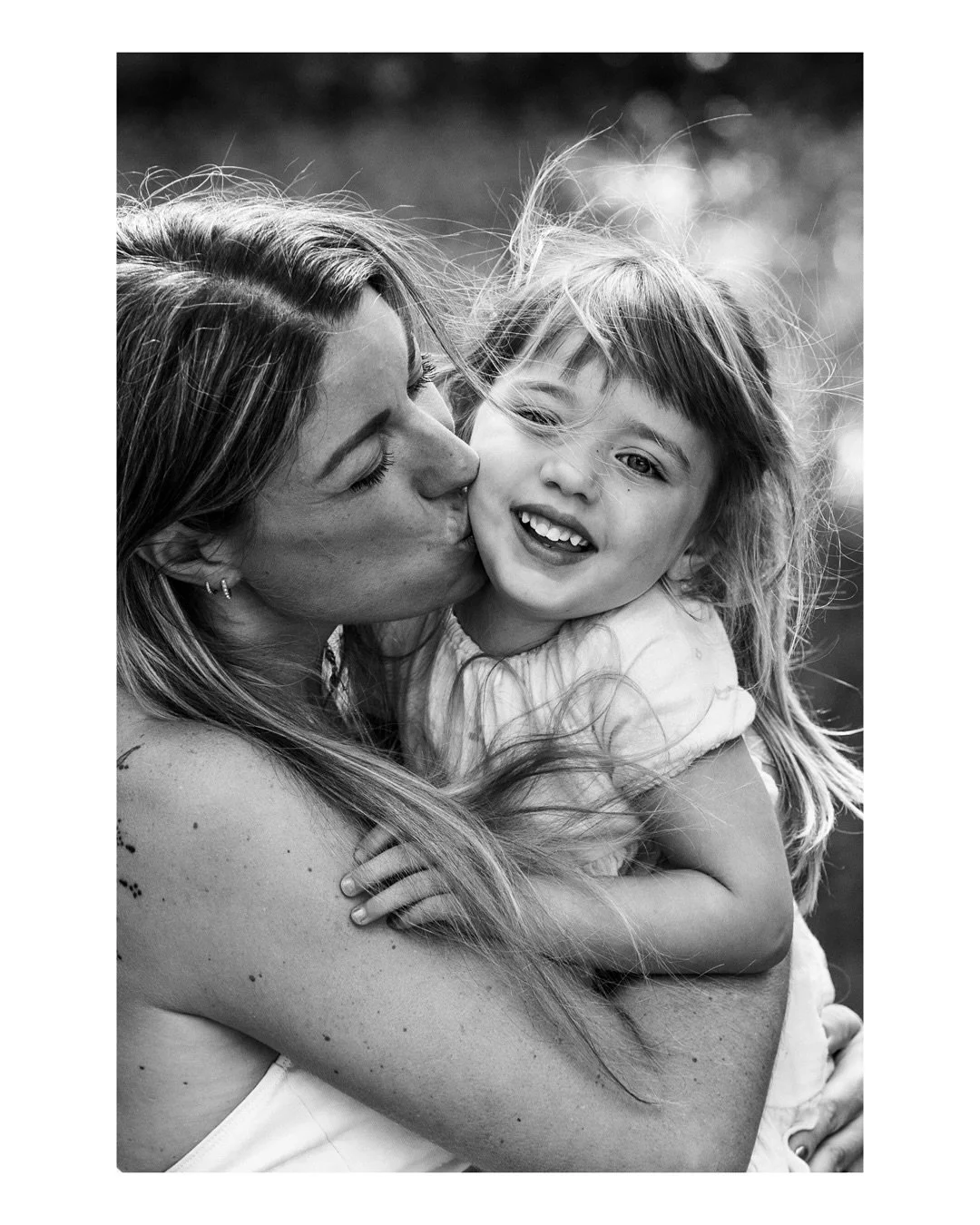 Bunt oder schwarz - wei&szlig;? Was meint ihr? ☺️🌿 

Habt ein feines Wochenende ihr Lieben. 

Christina Reubold Fotografie
Mail: hello@lichtschattenliebe.com
Tel./WhatsApp: +49 151 51904770
www.lichtschattenliebe.com

_______________________________