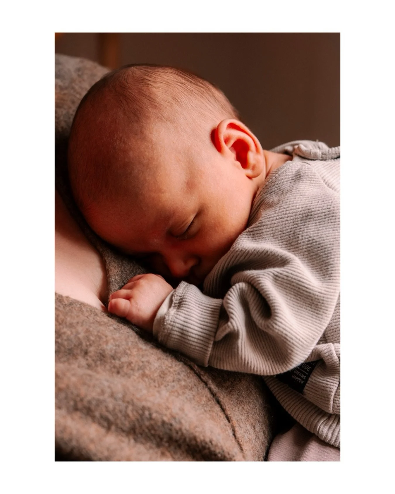 klitzekleines gro&szlig;es Wunder ✨

Macht euch eine sch&ouml;ne Woche. Macht es euch gem&uuml;tlich, genie&szlig;t, seid achtsam und entspannt. Ich dr&uuml;cke euch!

Christina Reubold Fotografie
Mail: hello@lichtschattenliebe.com 
WhatsApp : +49 15