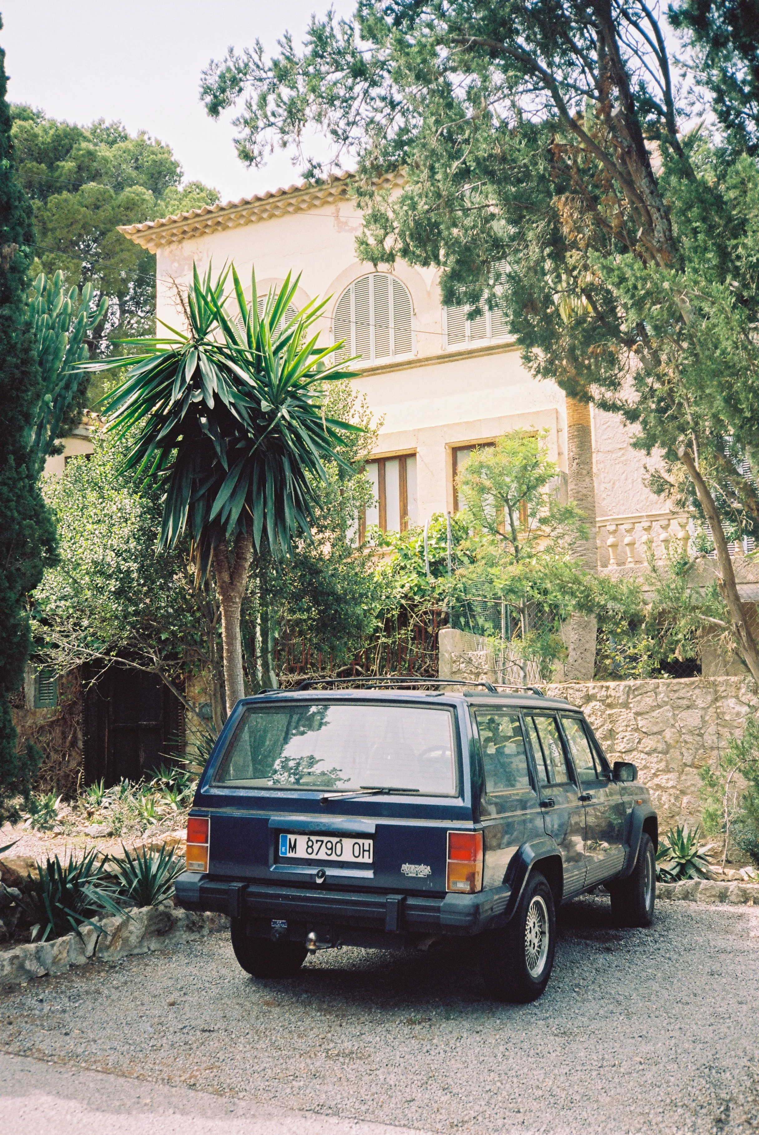 B037989-R1-33-34.jpg