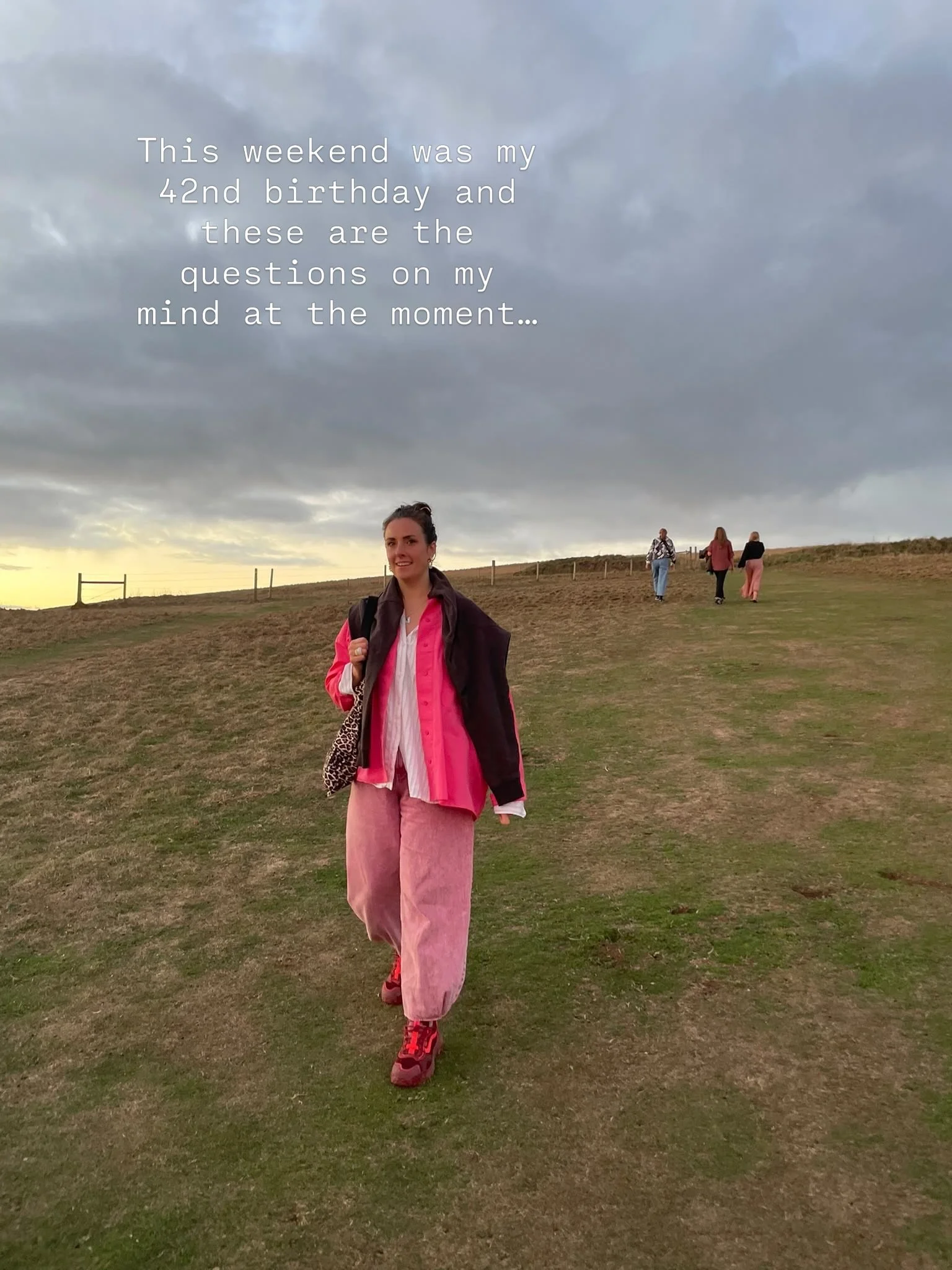 Here we are - 42 this year and my brain is buzzing with questions for the future.
Beautiful trip to #bigburyonsea staying at @devon_beach_family_holiday and surfing at @discoverysurfschool 

My mind is buzzing - tell me what was on your mind at 42? #