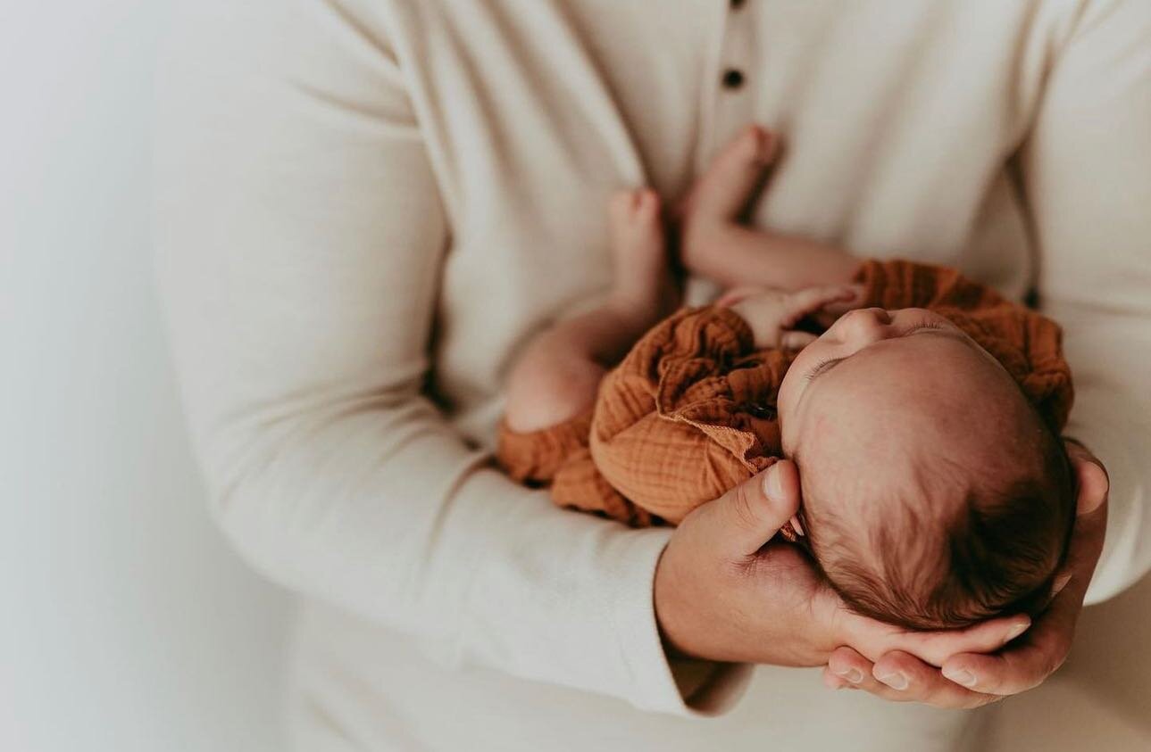 Your daily dose of baby snuggles (virtually, that is) ✨👼

Photo by @mollymorganphotography