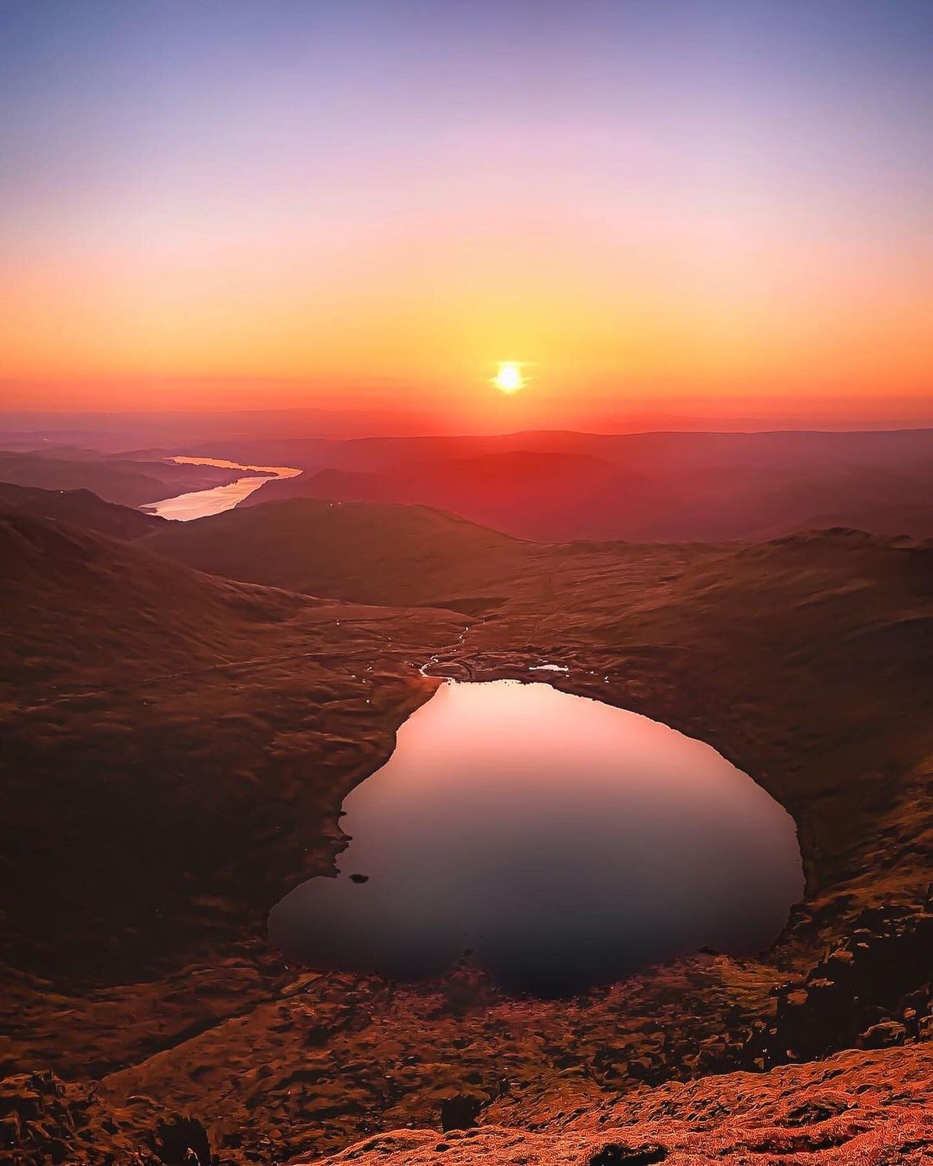 Happy hump day from the Lake District! 

@adventure_steve_hikes 📸❤️

#lakes #lakedistrict #cumbria #sunsetlovers #sunrise_and_sunsets #golden #camper #backpacker #backpacking  #liveinthemoment #hikinglife #adventureawaits #exploringtheglobe 
#outsid