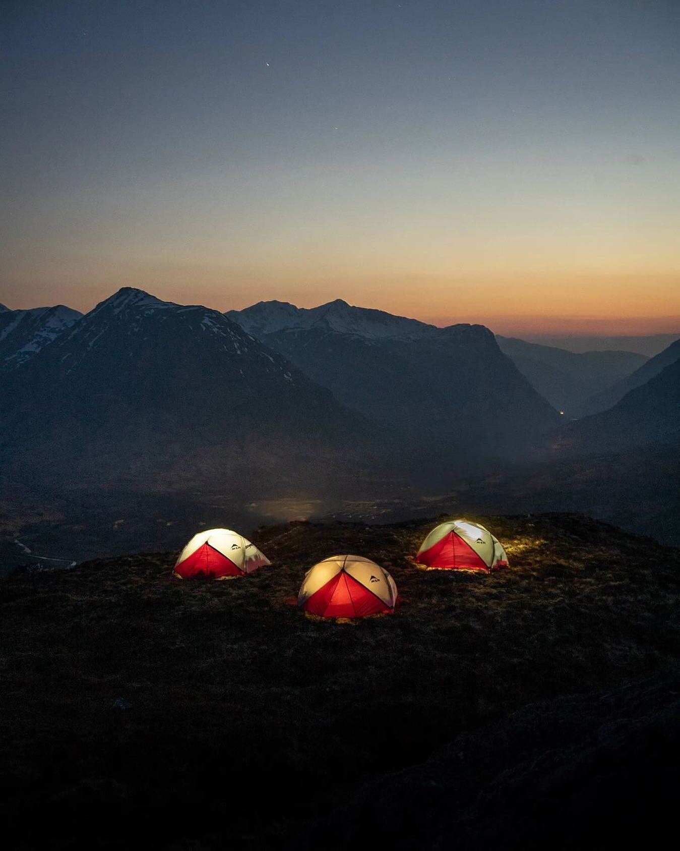 What adventure are you planning this coming weekend? ⛺️ 

Photo thanks to @iamchriswhelan 📸 

#camping #campinglife #mountainscape #whatgetsyououtdoors #hikingculture #adventureseeker #hikingtrails #trekking #beinspired #liveinthemoment #hikinglife 