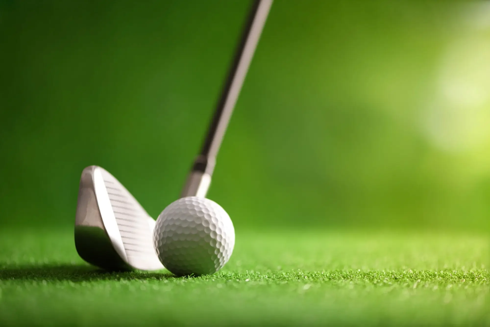 Why More Seniors Are Choosing Indoor Golf Over Outdoor Rounds