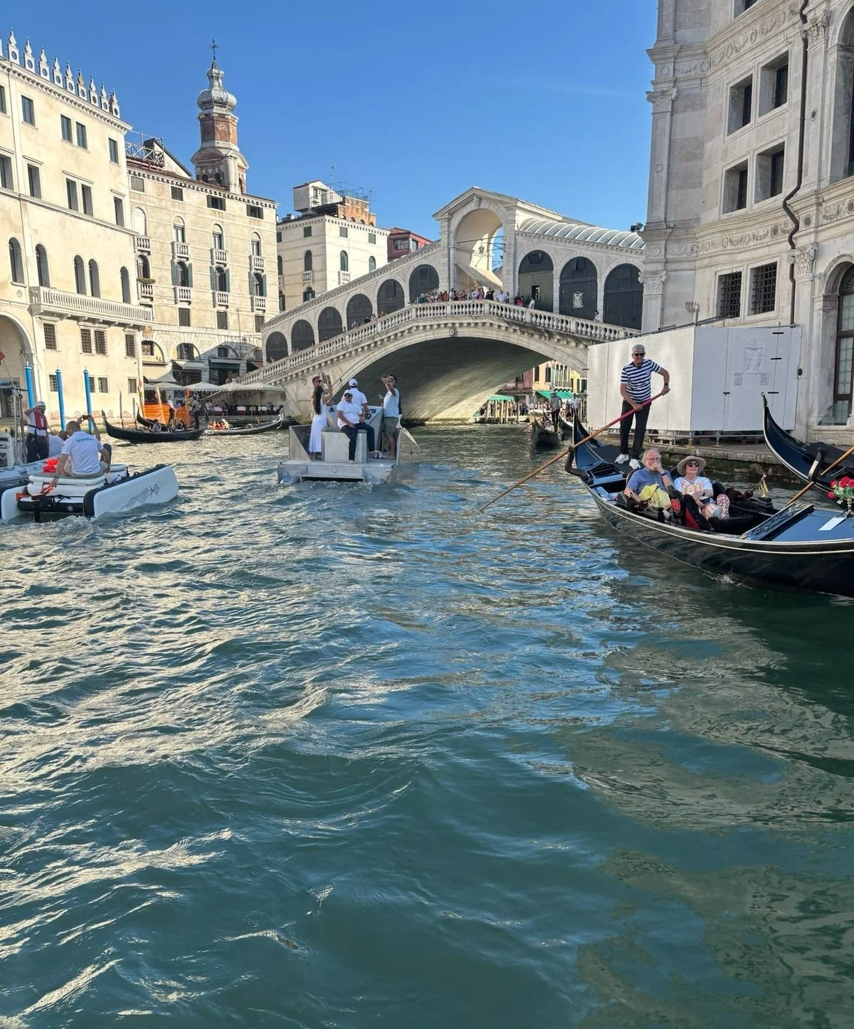 Duurzaam varen op het Canal Grande in Venetië