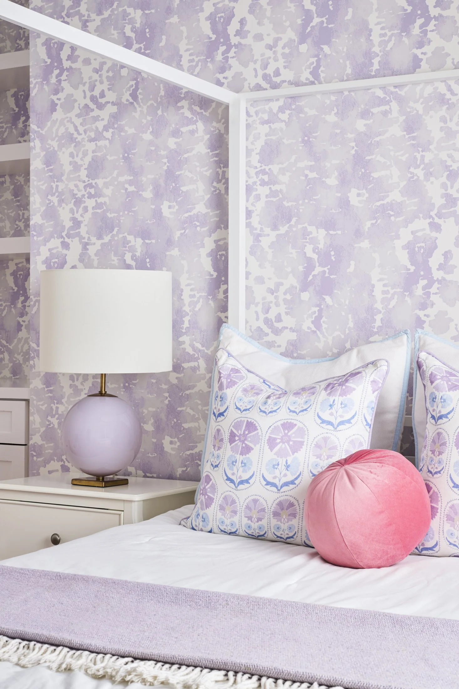 Fun_purple_and_blue_young_girls_room.jpg