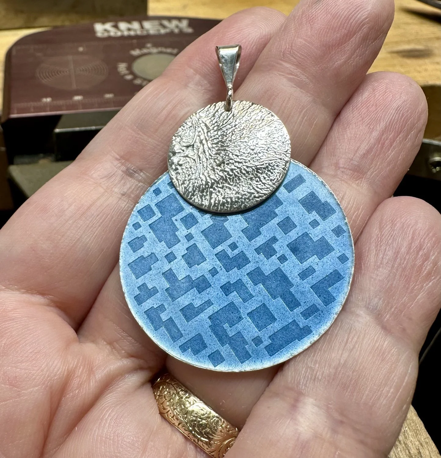 A simple pendant with a lot of detail
