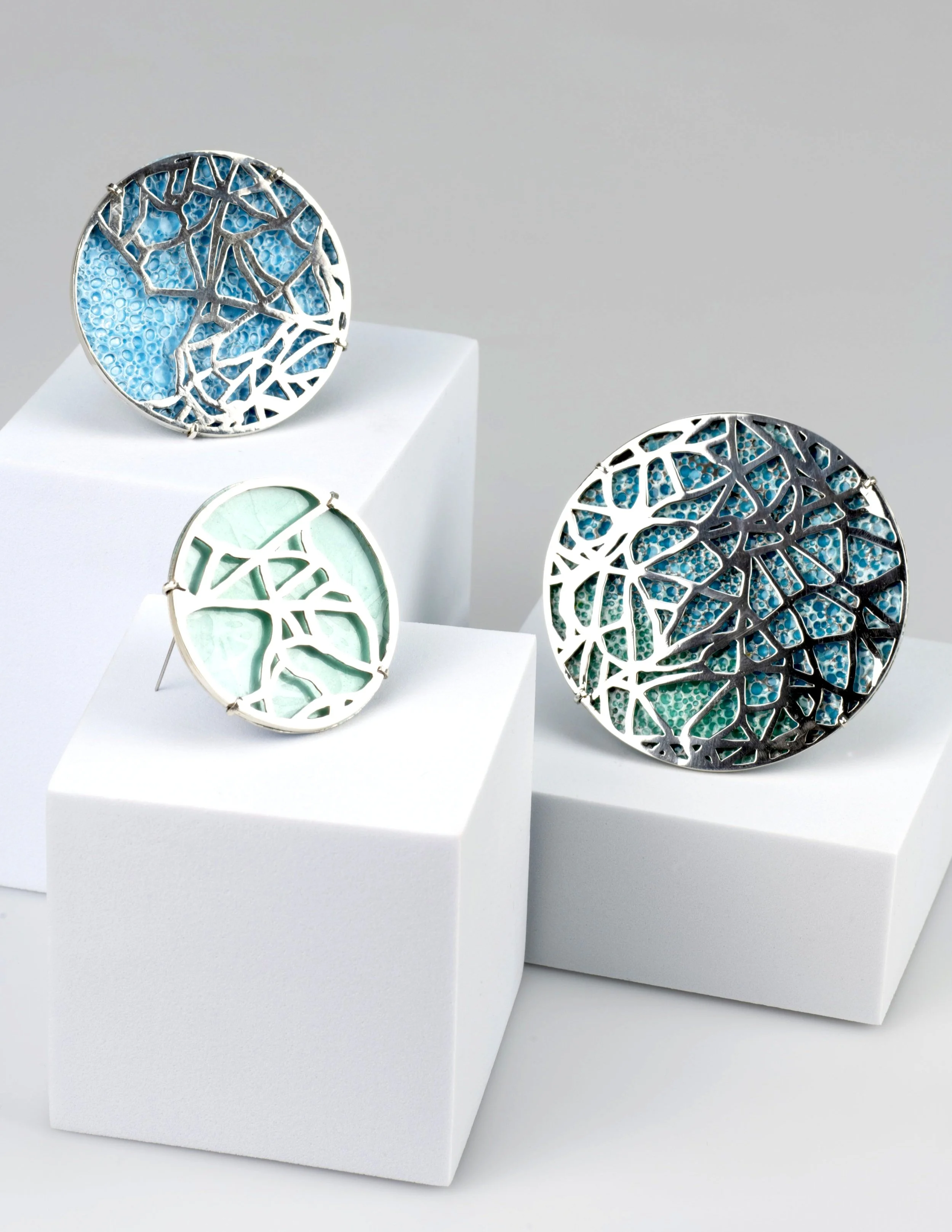 Diminish - A study in strands and layers
