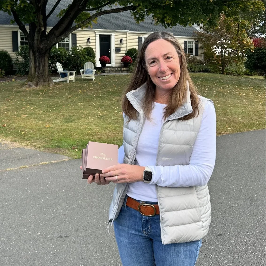 A special delivery of caramel crunch bonbons to a local customer! 🍫🍫🍫 we are busy restocking and working on our fall flavors to debut at our October 19 pop up!