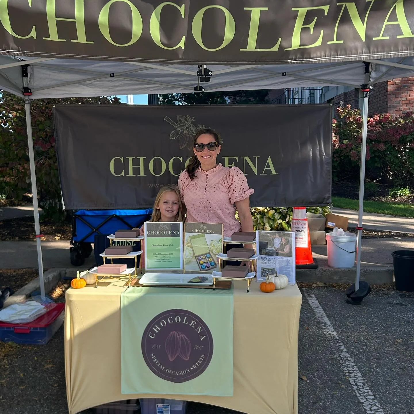 Come and see us today 10-1 @blueback_farmersmarket ! 50 South Main St. in West Hartford. We are here with vegan raspberry ganache, pumpkin spice and local honey bonbons from @hilltopapiaries in mixed boxes, and a few chocolate bars! 🍫🍫🍫