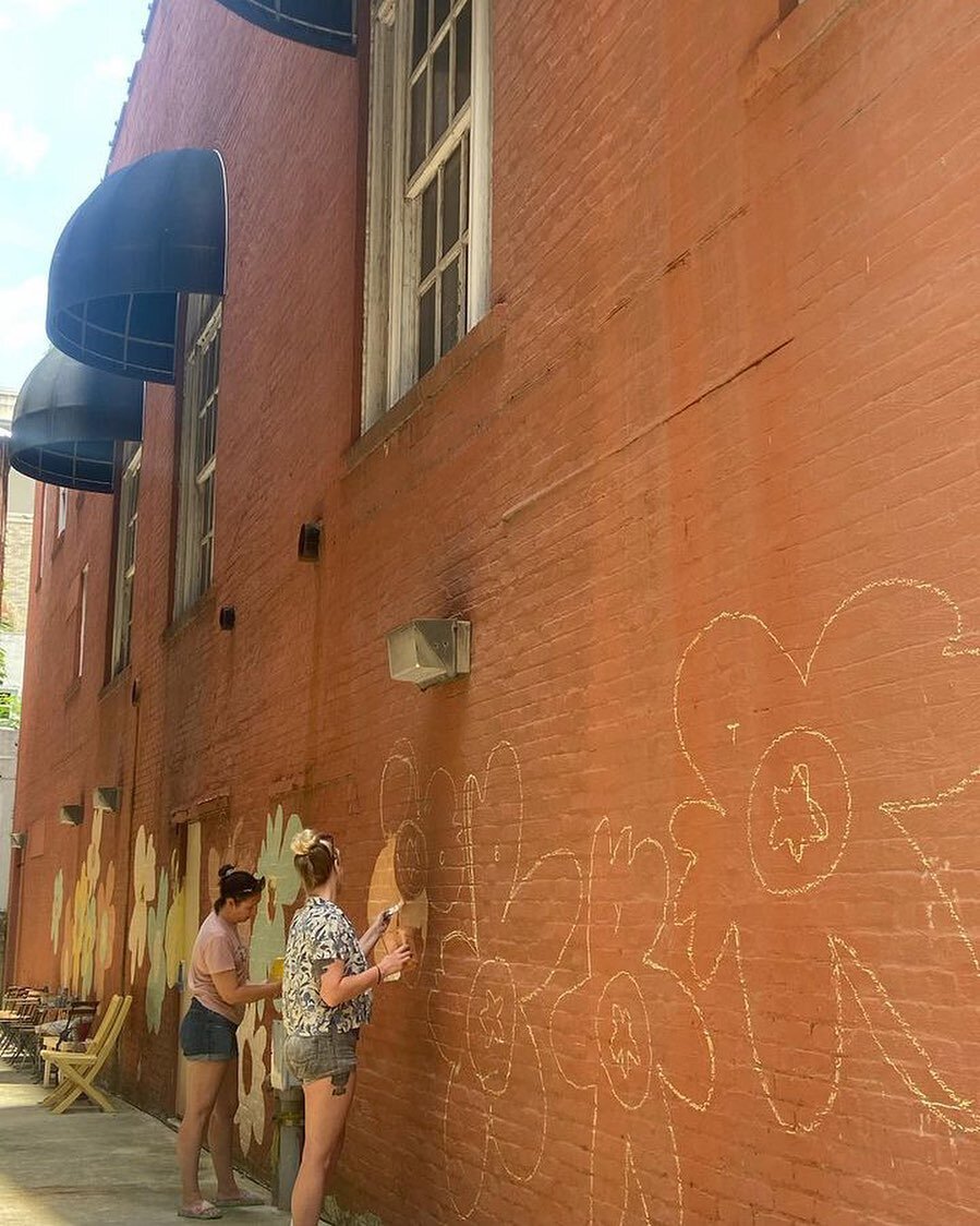 It was a beautiful day to get some work done on the mural yesterday. We made lots of progress and it&rsquo;s definitely been a team effort. Wouldn&rsquo;t be possible without the help and support of a group of amazing friends helping along in the jou