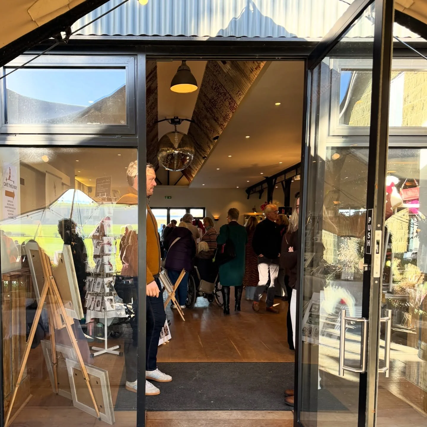 Another wonderful Christmas Market held by @the_foxy_festive_fair last weekend 🎄The perfect way to kick off the holiday season! ✨