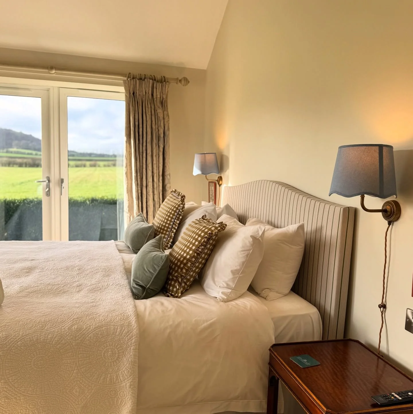Snuggle down here and wake up to fields and trees, 2026 dates for holiday let stays are fast booking up and we are available for 2027 bookings. Please get in touch via enquiries@westbarnlodge.com for more information!