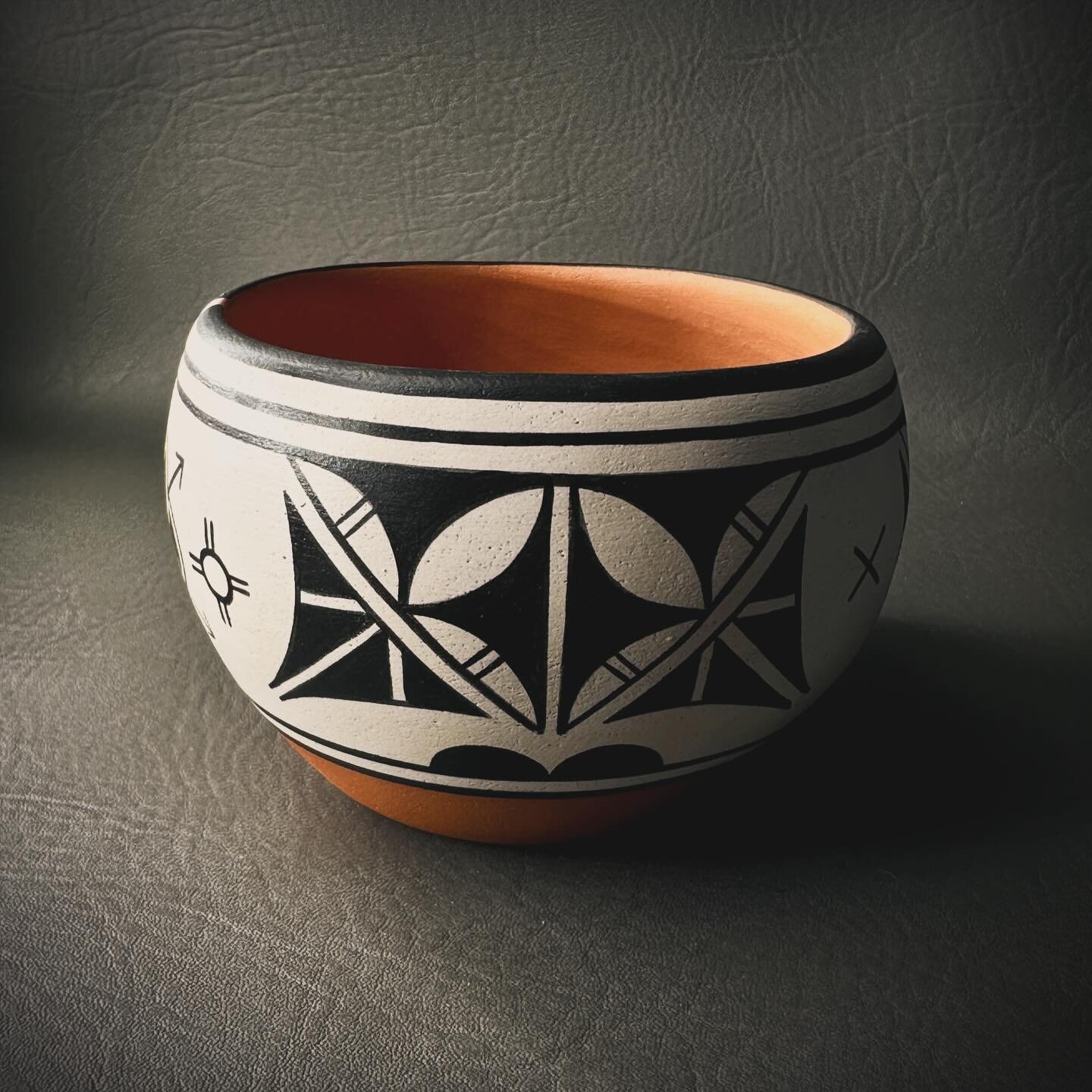 Promise #jeffsuinaart #cochiti #cochitipueblo #newmexico #santafe #ceramicart #ceramic #nativeamericanart #nativeamerican #indigenousart #nativeamericanartist #pottery #ceramics #unm #contemporaryart #modernart #clay #igsouthwest