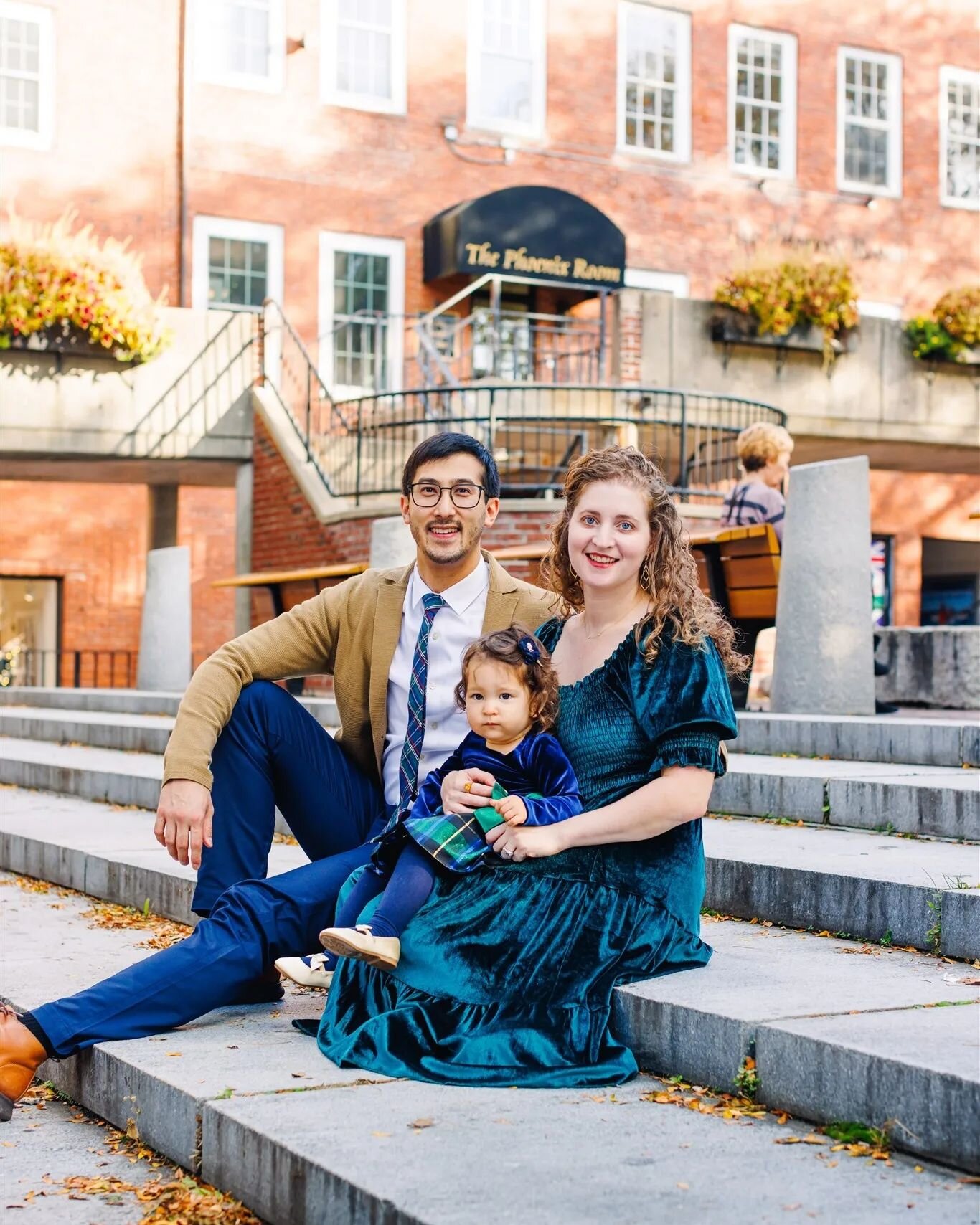This was another fantastic family shoot a few weeks ago in downtown Newburyport. We couldn't have asked for better weather, it felt like summer instead of a fall shoot.

.
.
.
#casacreativesphotography #casacreatives #makeportraits #portrait_shots #p