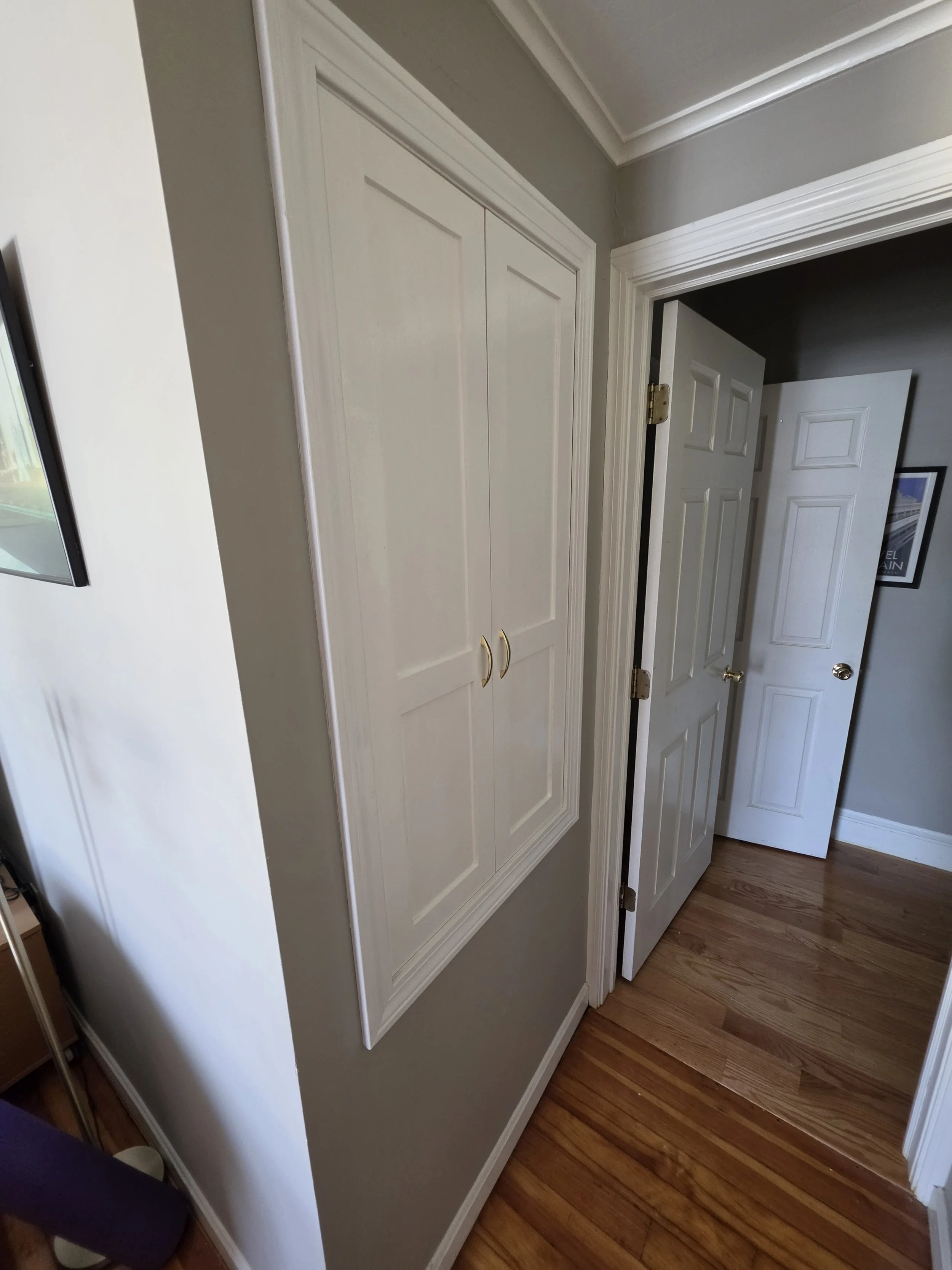 Built-in liquor cabinet