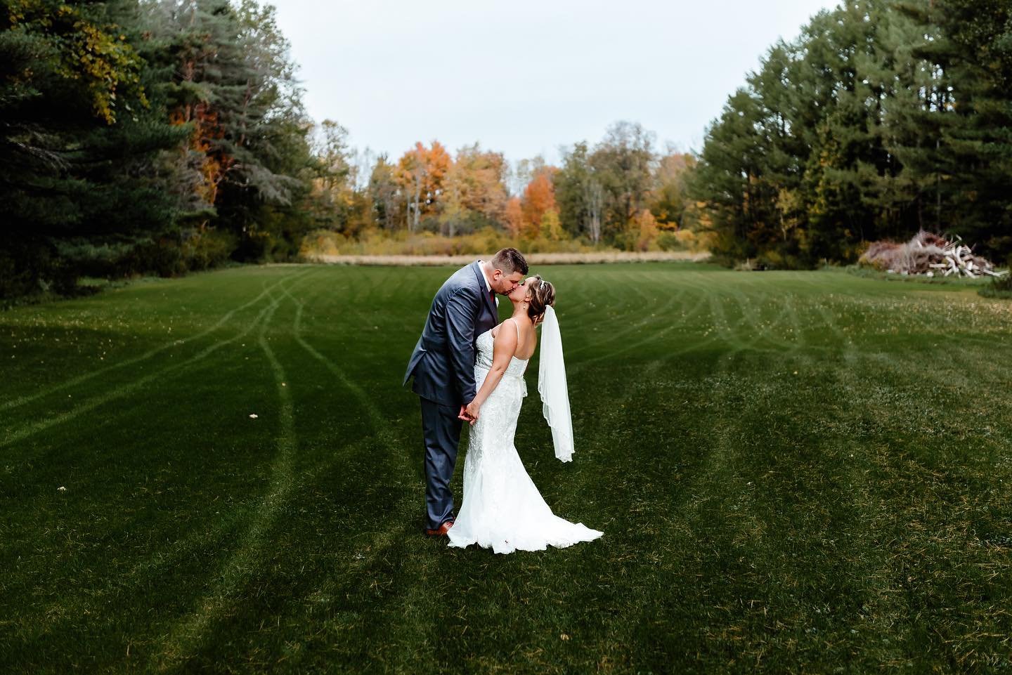 How have I not shared anything from this stunning, perfect, personal day that my associate SJ photographed?  These two had their wedding ceremony on Rachel&rsquo;s family property - and while for most that might mean a small space, this one includes 