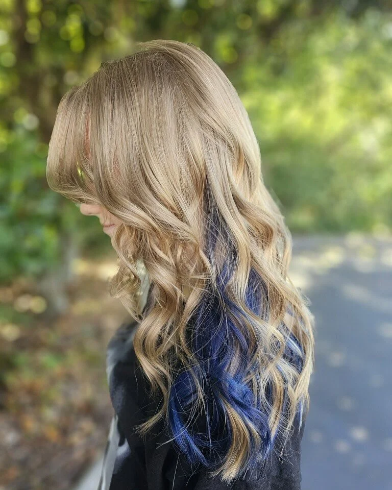 🦋Feeling blue? We&rsquo;ve got the solution&hellip; a splash of color to brighten your day! 🦋

Stylist: @jarinjo.hairandskincare 
&hellip;
BOOK NOW (615)771-6565

#vibranthair #franklintnhairstylist #franklintnhairsalon