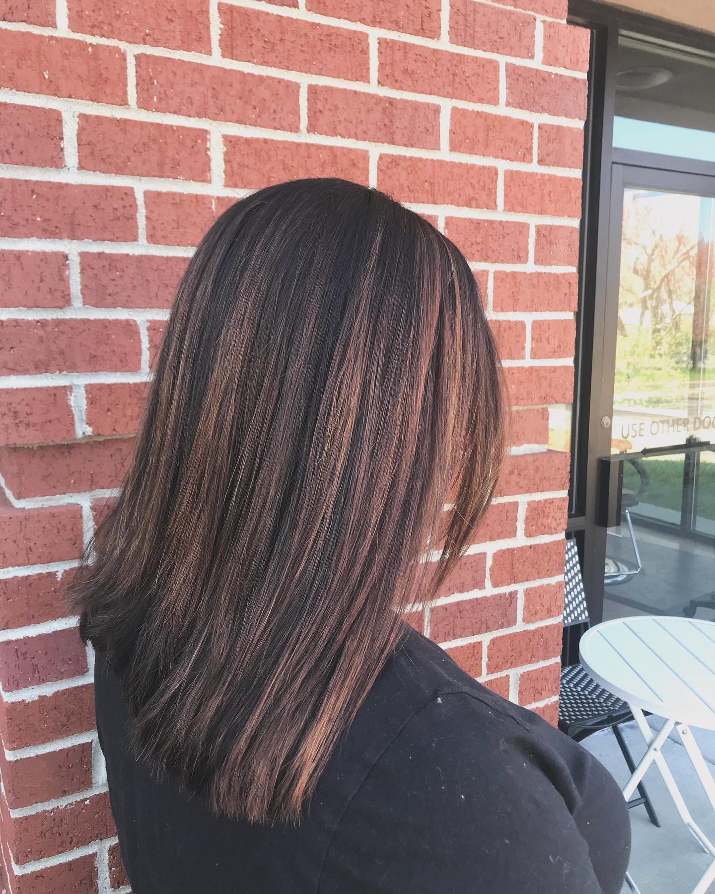 Book a Balayage 
&hellip;
to add a subtle depth and warmth to dark locks 🤎

Stylist: Adri Hunziker @curl__queennnn 
Booking: (615)771-6565, saloncapellifranklin.com, DM

#franklintnhair #franklintnhairstylist #balayage