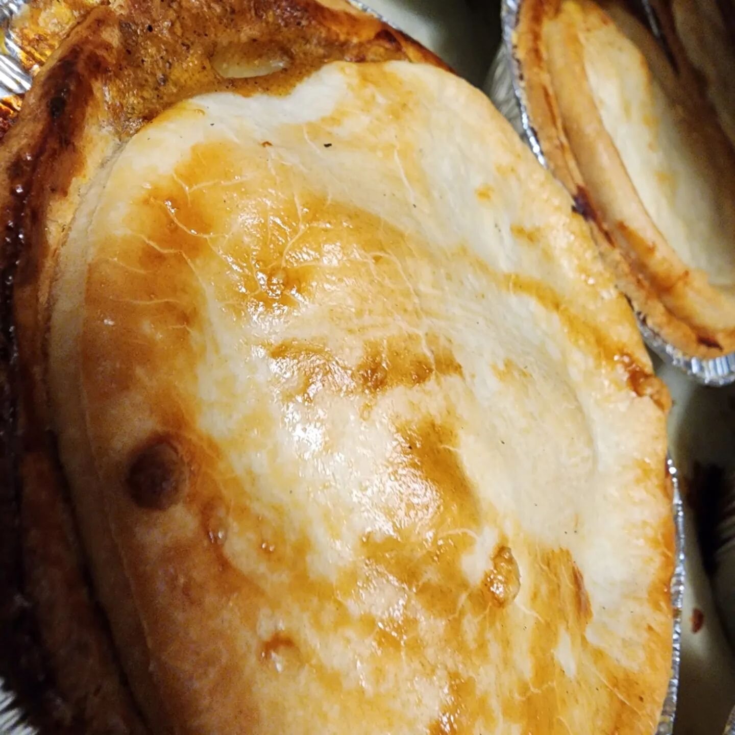 #newrecipe #currypie #curry #chickencurry #nothingbetterthanchickencurryie #anationaltreasure #chipspiecurry #ukfavourite #chipshop #nothingsbetter #smallbusiness #yyc #calgary #edmonton #medicinehat #okatoks #banff #comeandgetit #yycfoods #smallbatc