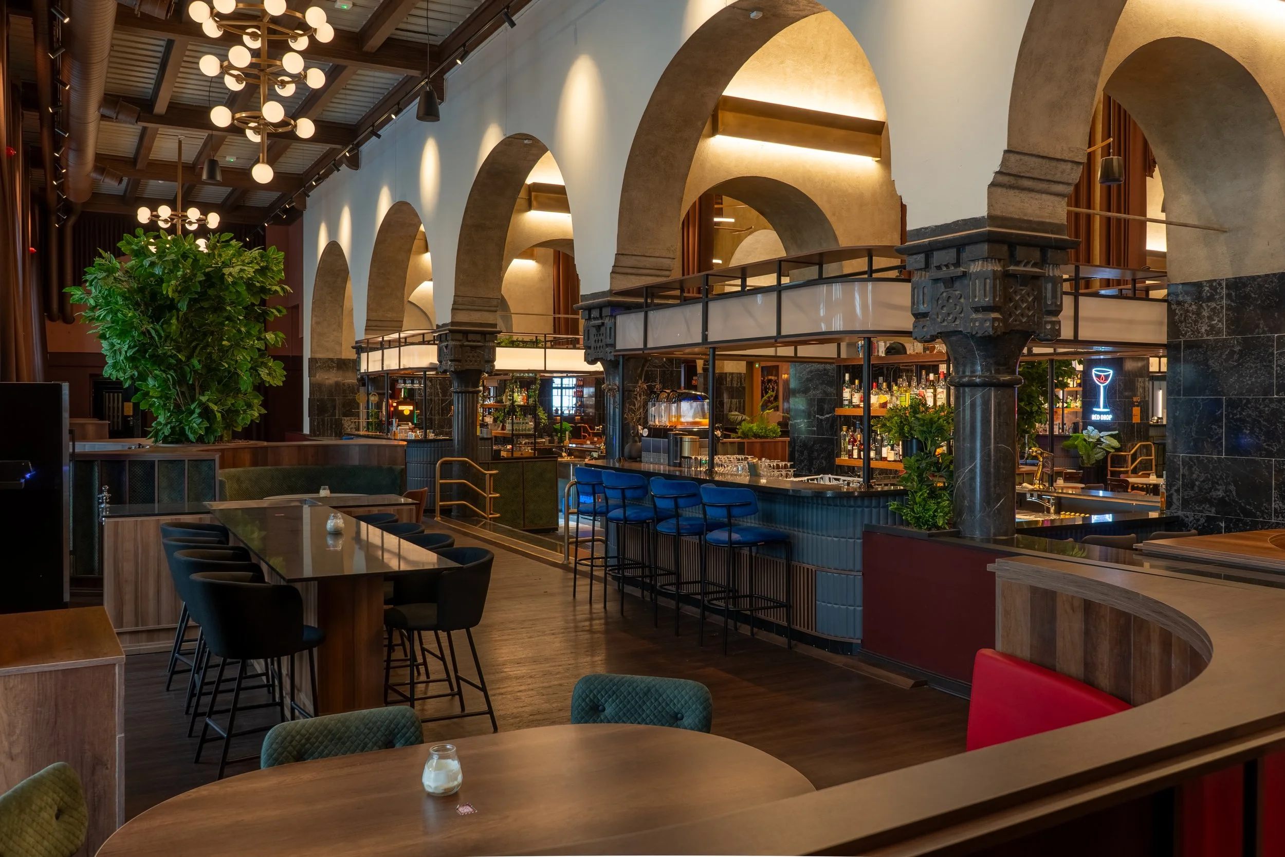 Julebord sentralt i Oslo i et unikt lokale — Posthallen Drinkhub