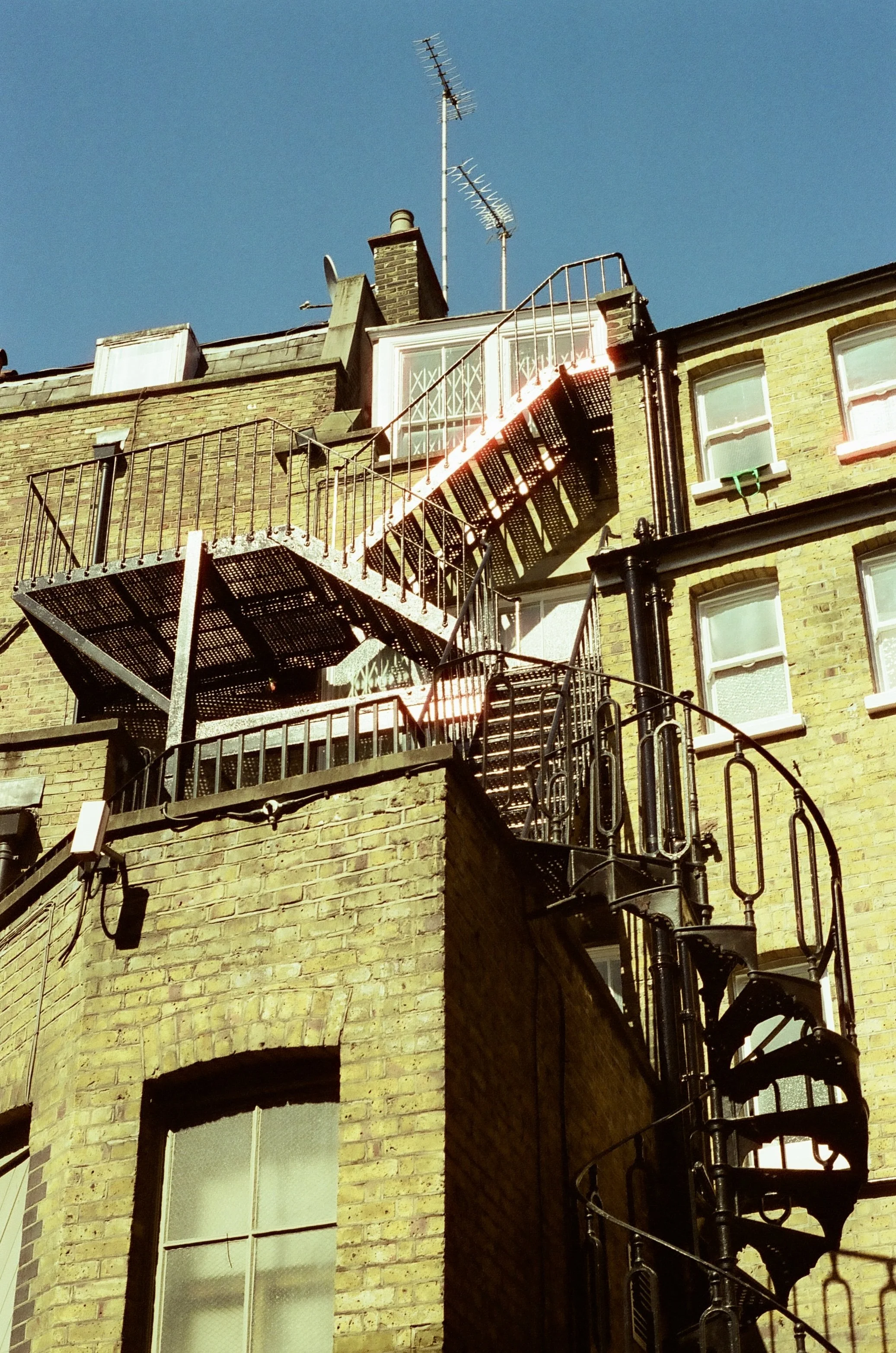 London - Cyberpunk 400