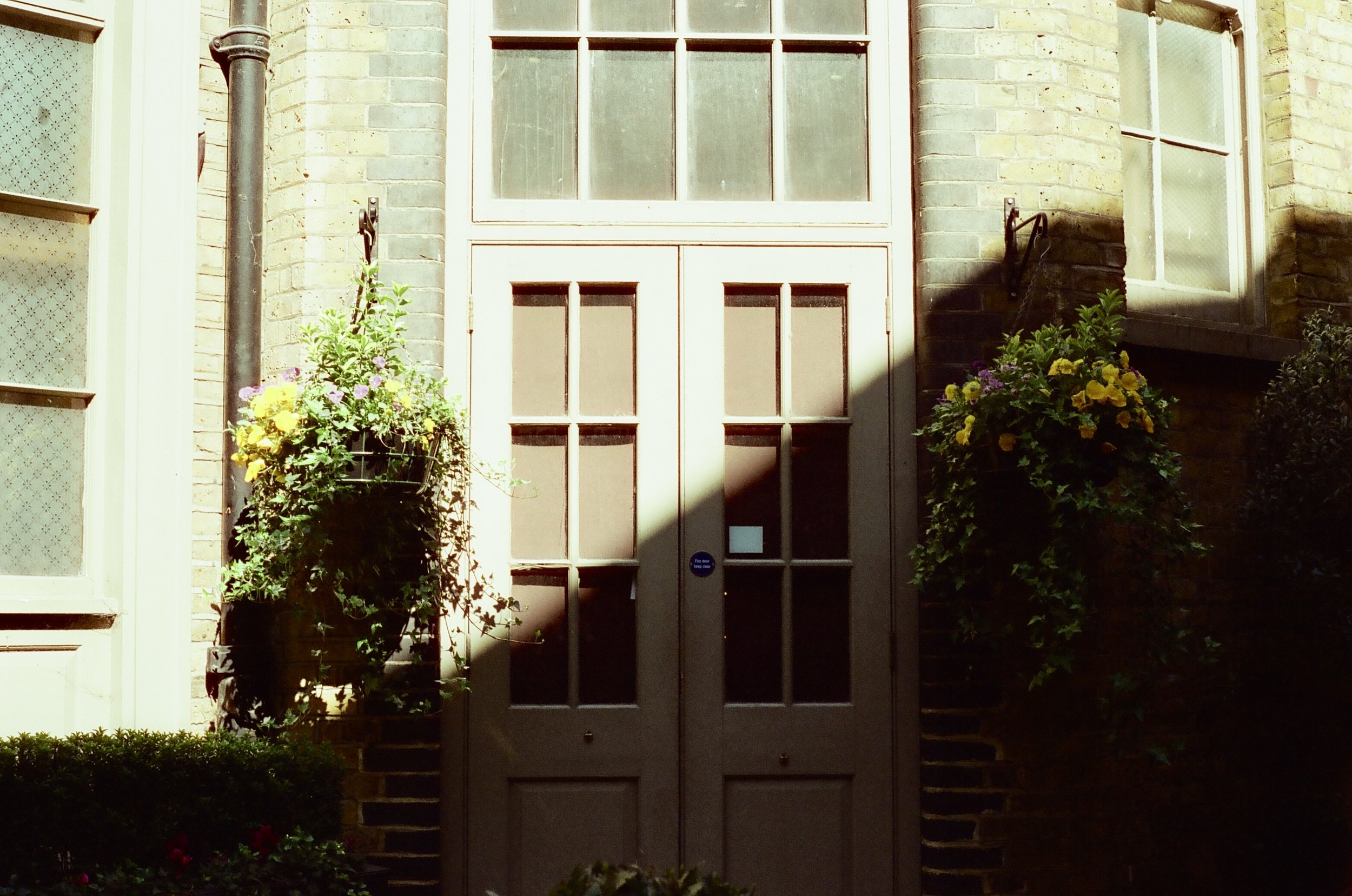 London - Cyberpunk 400