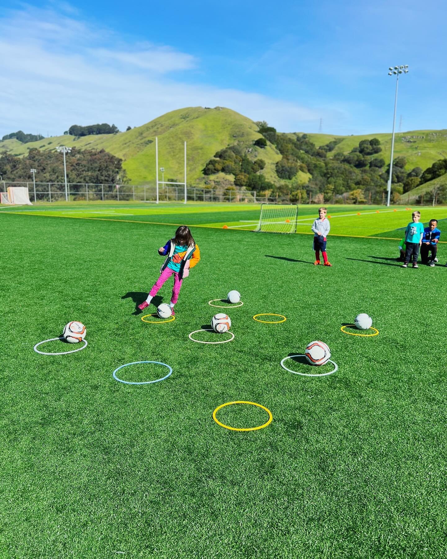 Tic-tac-toe with soccer balls 😃❤️⚽️ 

#soccerdays #soccerdayscamps #youthsoccer #orindasoccer #lamorindasoccer #soccerfun