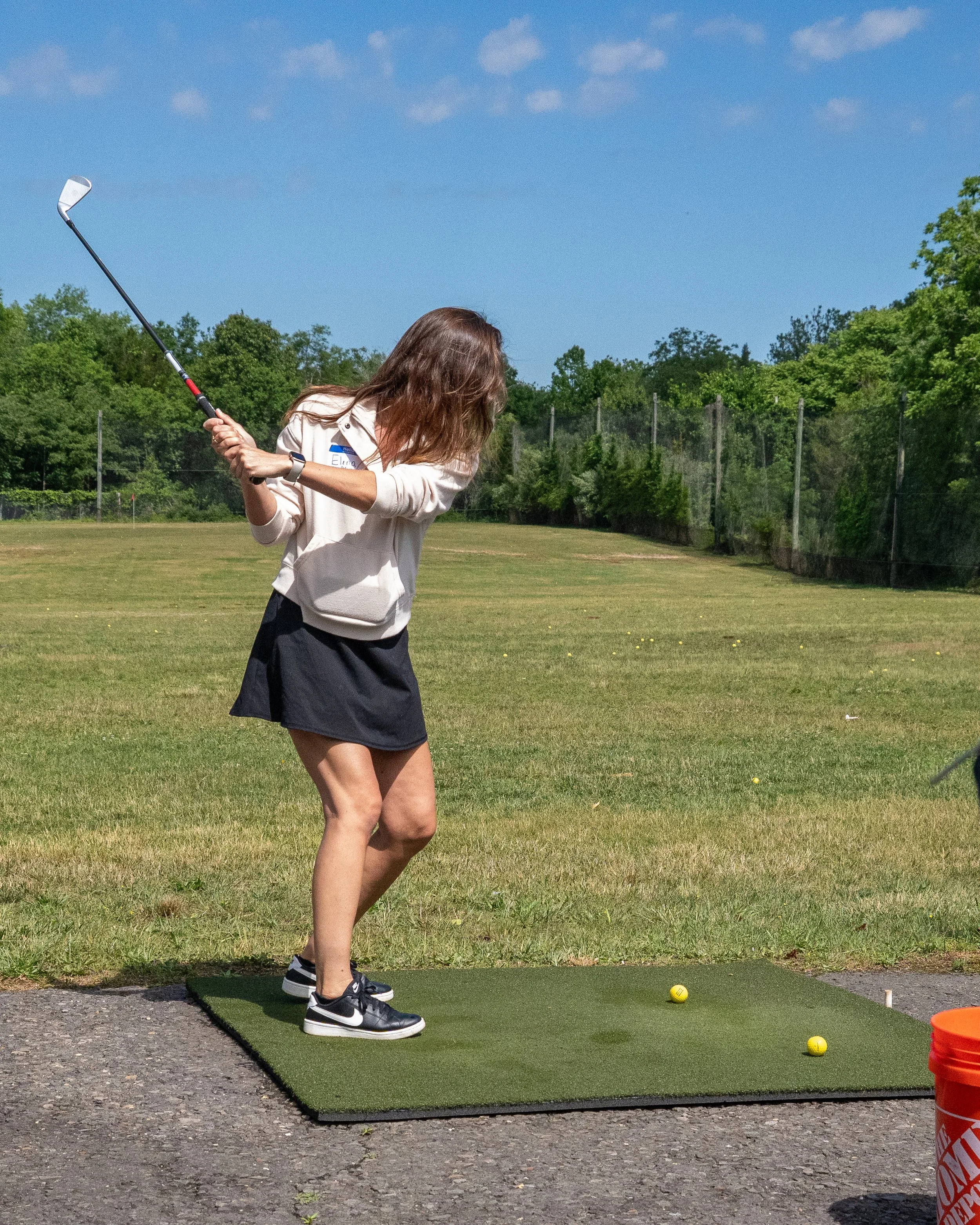  Physical therapists and occupational therapists learning adaptive golf techniques with Lou Namm of the Eastern Amputee Golf Association 