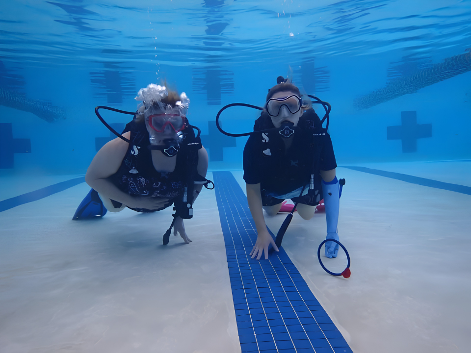 manfredi-prosthetics-underwater-fun-learn-to-scuba-dive-clinic-for-amputees.png