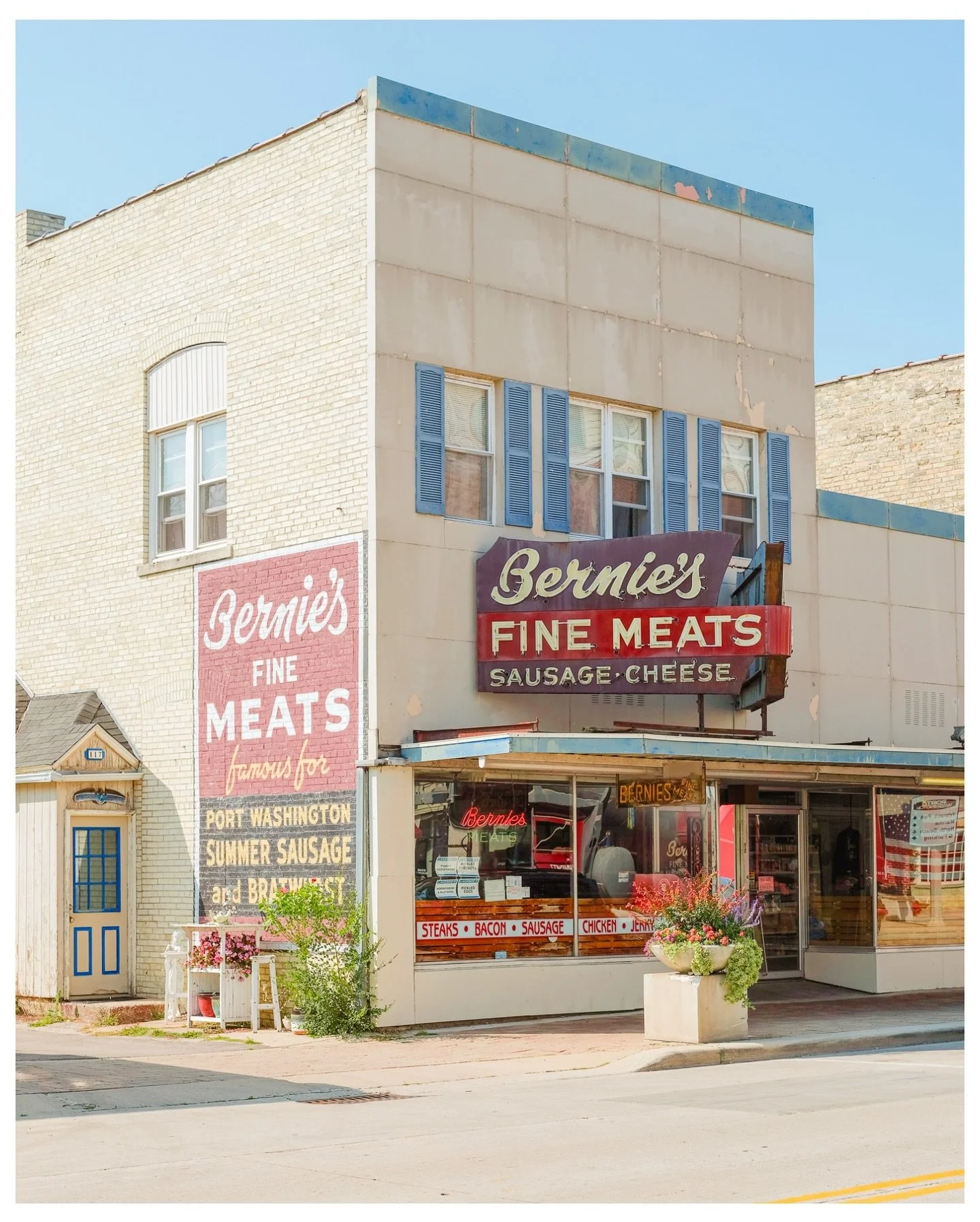 part 5 / some miscellaneous things driving through Minnesota, Wisconsin, Illinois. 

#roadtrip2025 #crosscountry #midwest #fujifilmgfx #gfx