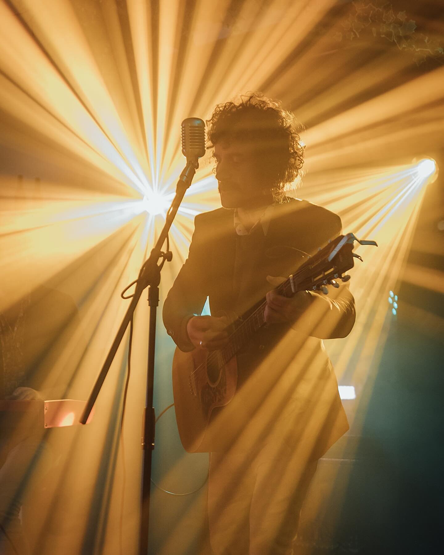 Tras la cena de gala de @rosa_clara en el @palaciocondetoreno organizada por @rumorcomunicacion dentro de #themafiaclub  actuaron @pequenoclub que nos hicieron cantar a pleno pulm&oacute;n ( para muestra el &uacute;ltimo v&iacute;deo con mi querida S