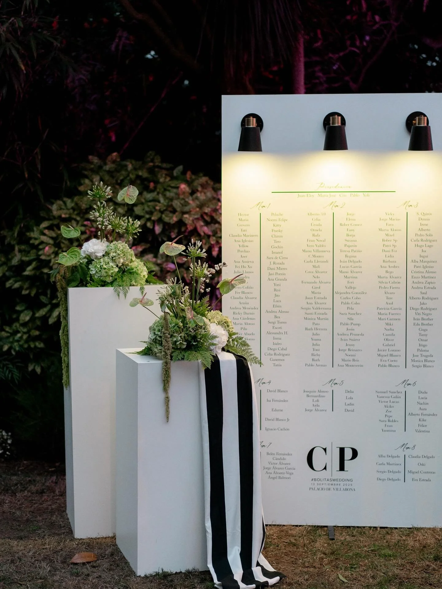 No os exagero nada si os digo que estuvimos cuatro d&iacute;as con el montaje de #bolitaswedding 

Tengo que ense&ntilde;aros tantas cosas&hellip; 

Hoy quiero que ve&aacute;is el seating que dise&ntilde;amos, a juego con el blanco y negro de toda la