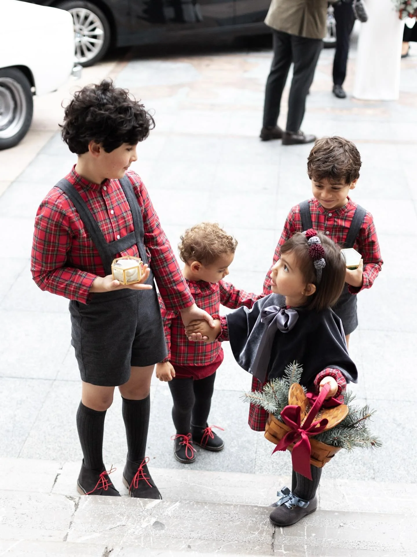 Ceremonias religiosas inolvidables en la Bas&iacute;lica de San Juan el Real.

Mar&iacute;a y Sergio con sus ni&ntilde;os de arras navide&ntilde;os como protagonistas ❤️

@silviagh.fotografia 
@manugarciacostura 
@afvisual.es 
@leymarfloristas 
@vint