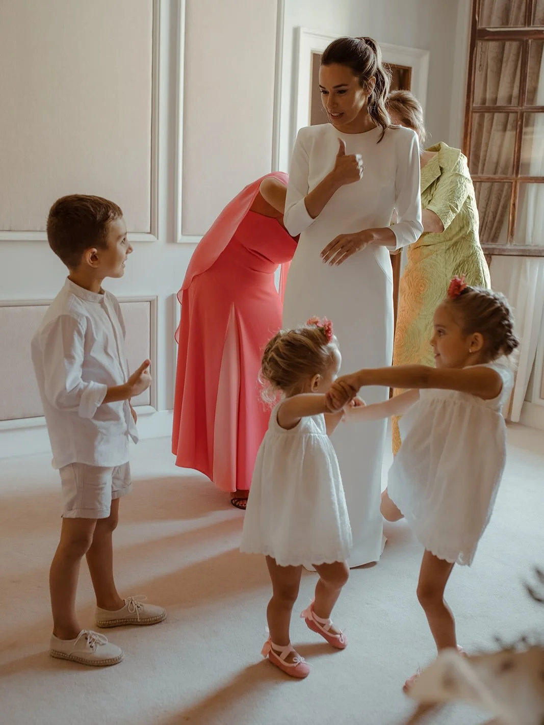 Los m&aacute;s peque&ntilde;os de nuevo protagonistas de los momentos m&aacute;s especiales.

Los preparativos y la entrada de Cris ✨

Organizaci&oacute;n, coordinaci&oacute;n y dise&ntilde;o @vintagebodas 
W//
@barbararequejo 
@_leandroruiz_ 
@silvi