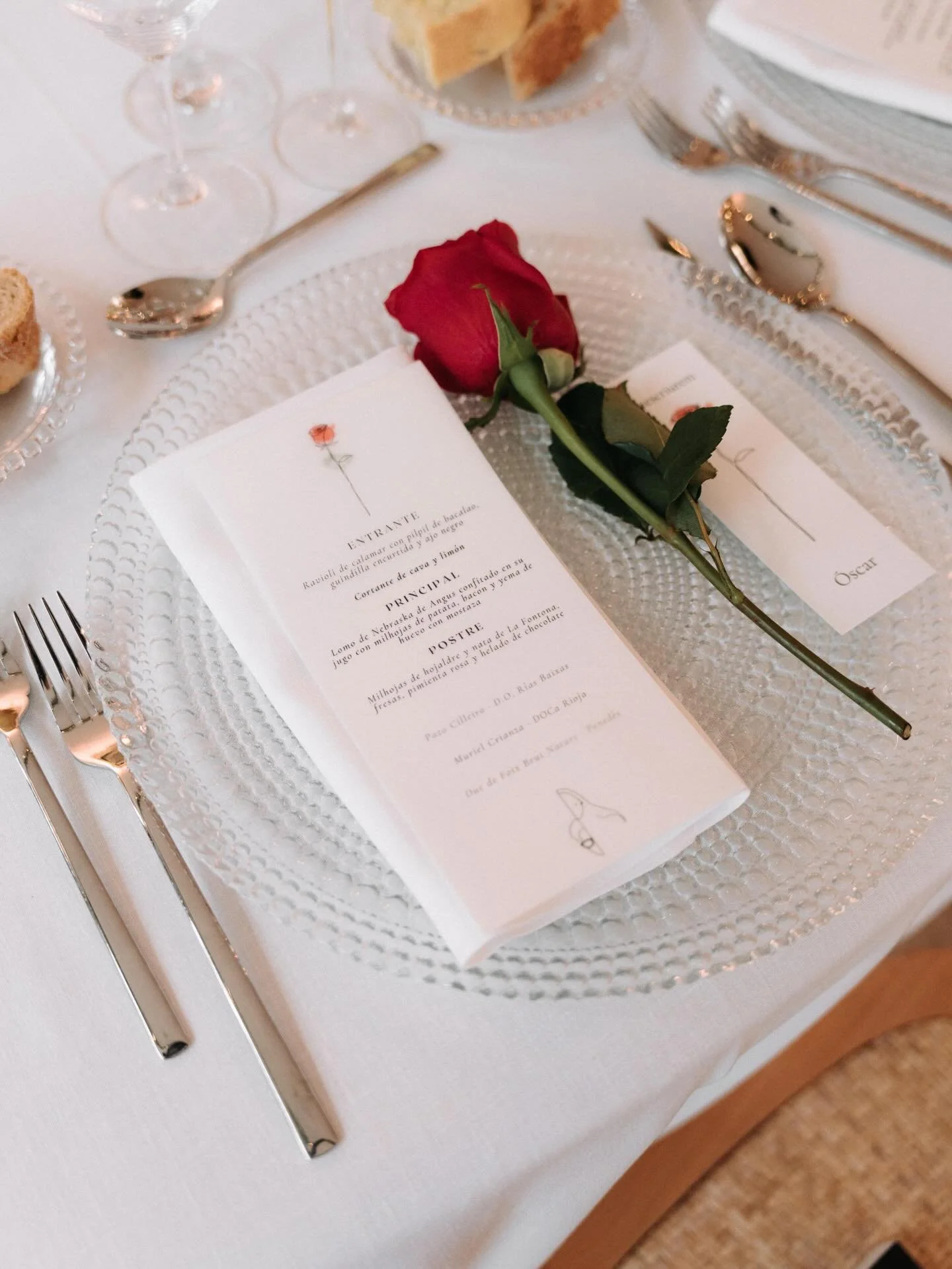 Se acerca una semana en la que se apuesta todo al rojo 🌹

El comedor de Raquel y Javi era de inspiraci&oacute;n #santjordi con sus rosas rojas y por su puesto hab&iacute;a un mont&oacute;n de libros pero eso os lo ense&ntilde;o otro dia 📕 

Foto: @