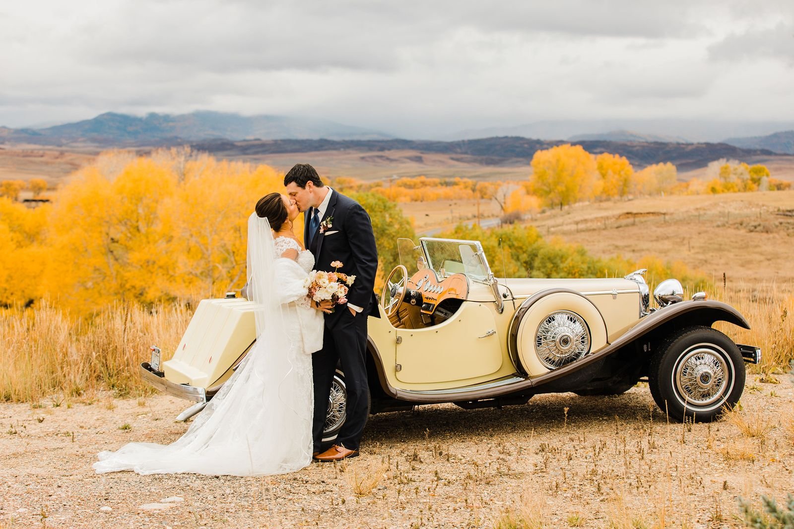 couple-with-vintage-car-in-fall.jpg