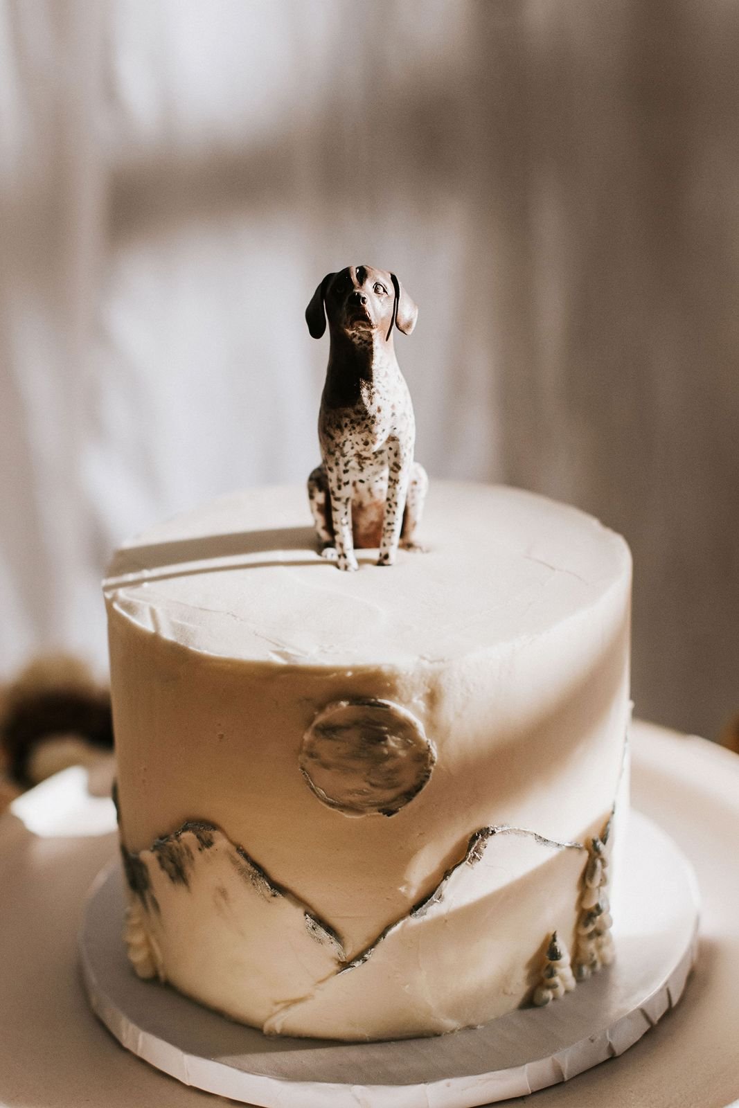 dog-on-wedding-cake.jpg