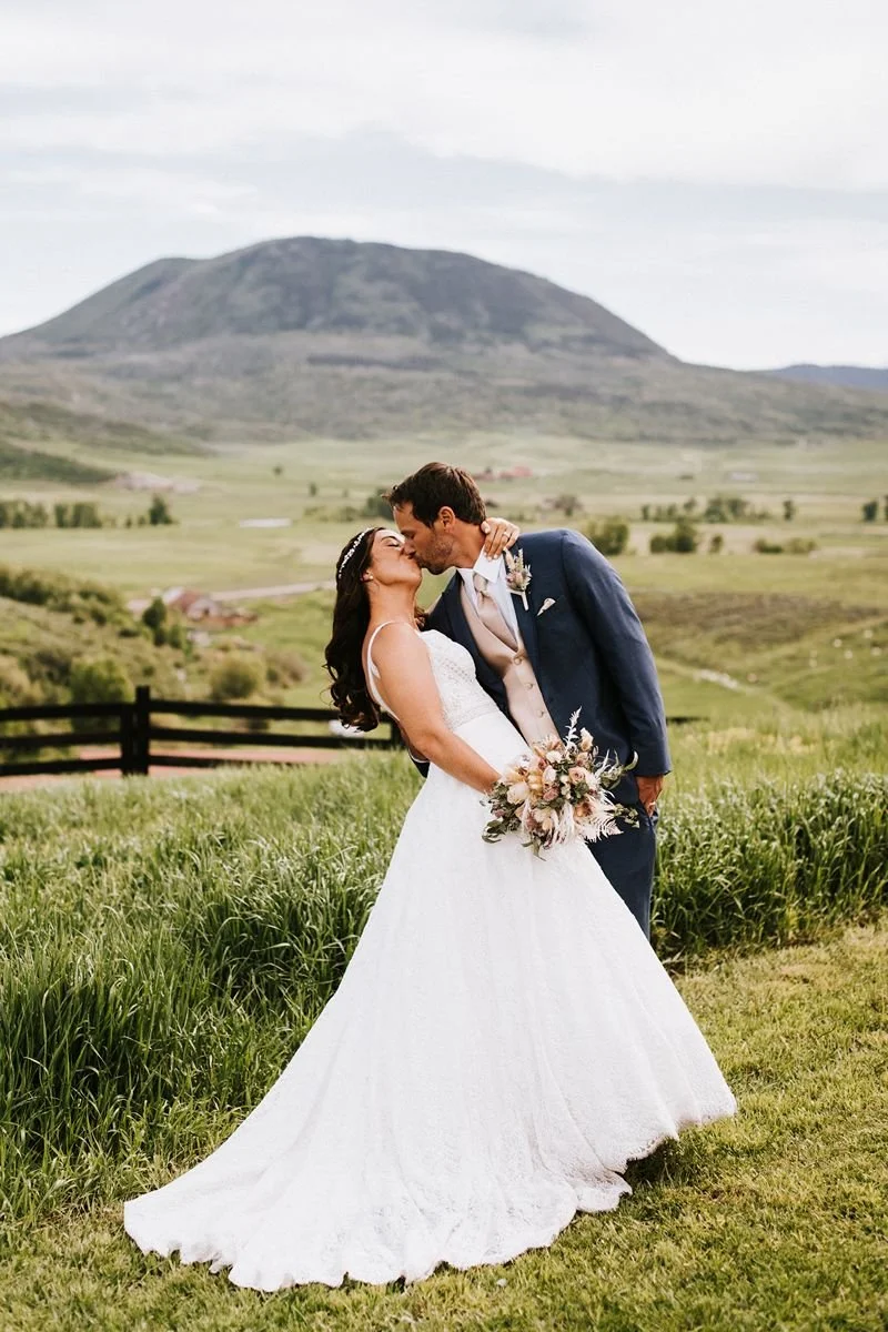 Happy Anniversary, Ashley &amp; Tim!
 #DestinationWedding #coloradoweddingstyle #ranchwedding #westernwedding #steamboatspringswedding #coloradoweddingvenue #steamboatsprings #RanchWeddingVenue #coloradoranchwedding #luxuryranch 

Caitlin Steuben Pho