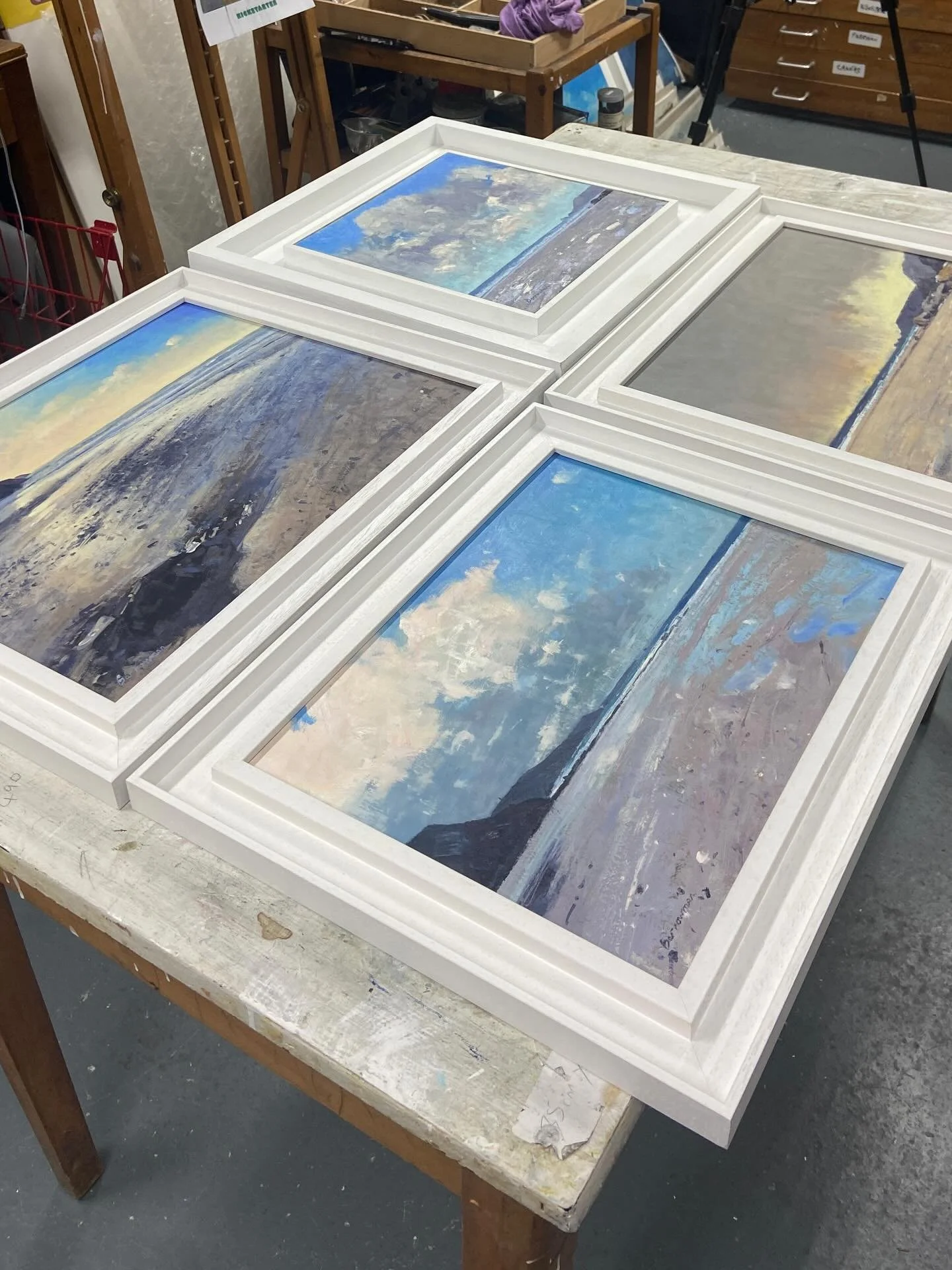 I have finally gotten around to adding some new paintings to my website! Four new, framed oil paintings of Porthtowan inspired by recent plein air sketches are now available at www.andrewbarrowman.art
Link to my website in bio 
.
#oilpainting #oilpai