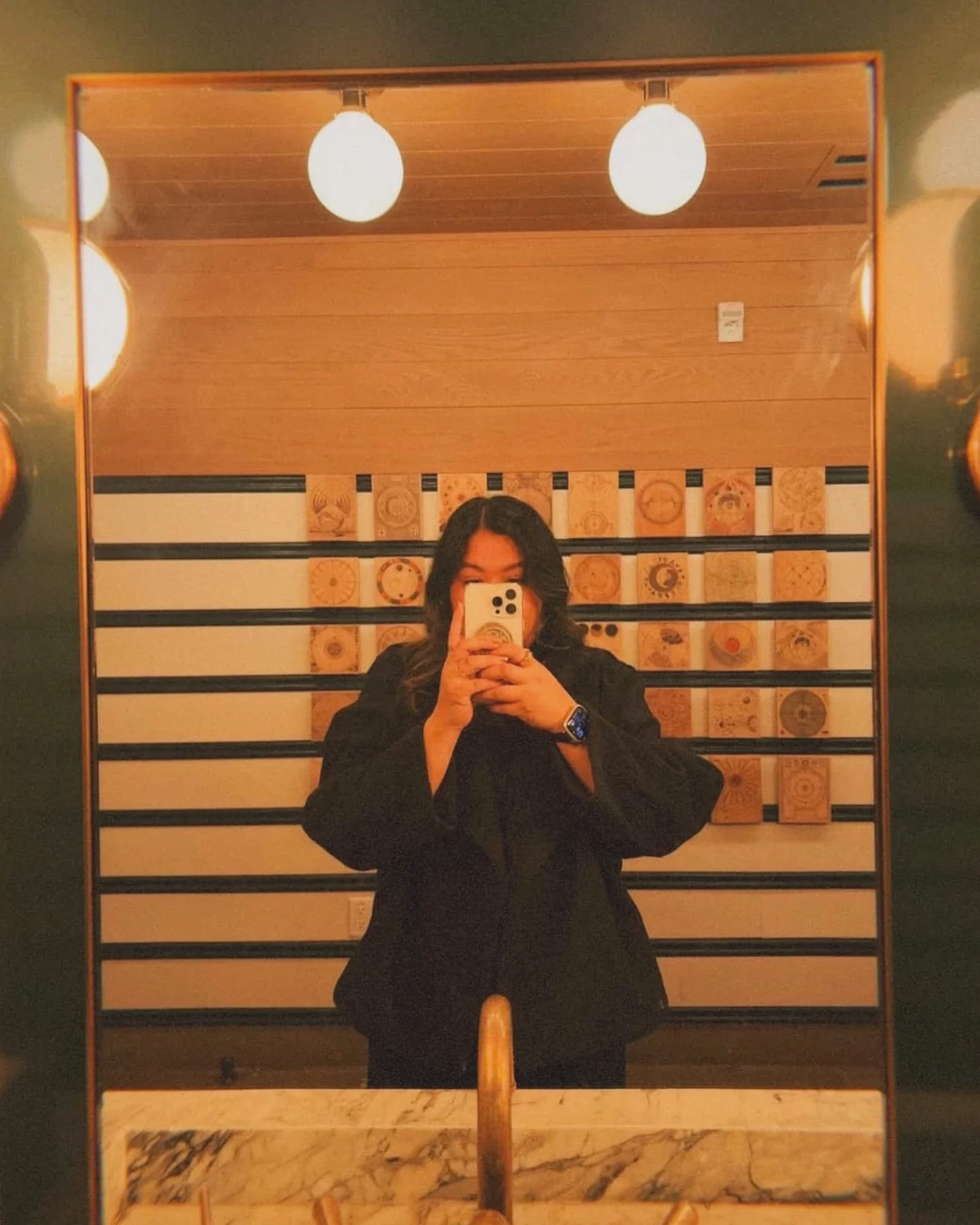 Finally feeling better to post this. This was JANUARY ✨

&bull; Selfies in cute bathrooms
&bull; Emma post New Year&rsquo;s Eve. (She partied to hard) 
&bull; Our first @round1usa winnings and TV selfies for 2025 😅
&bull; Celebrating Baby Tu! 🍼
&bu