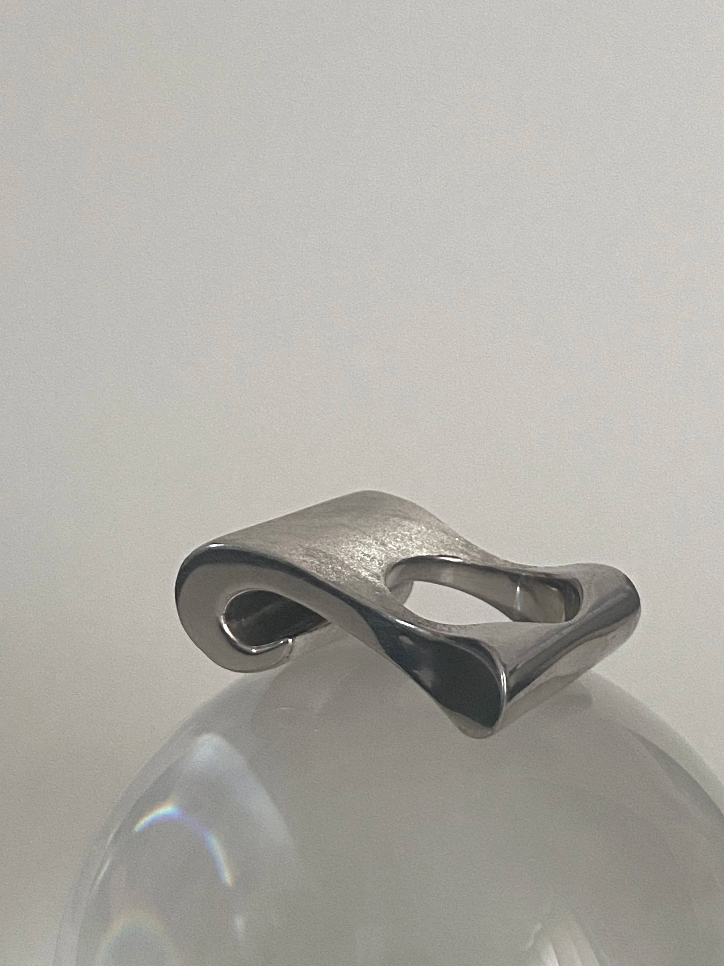 Pergamino Silver wave ring | £120 |
925 Silver |  Weight: 24g