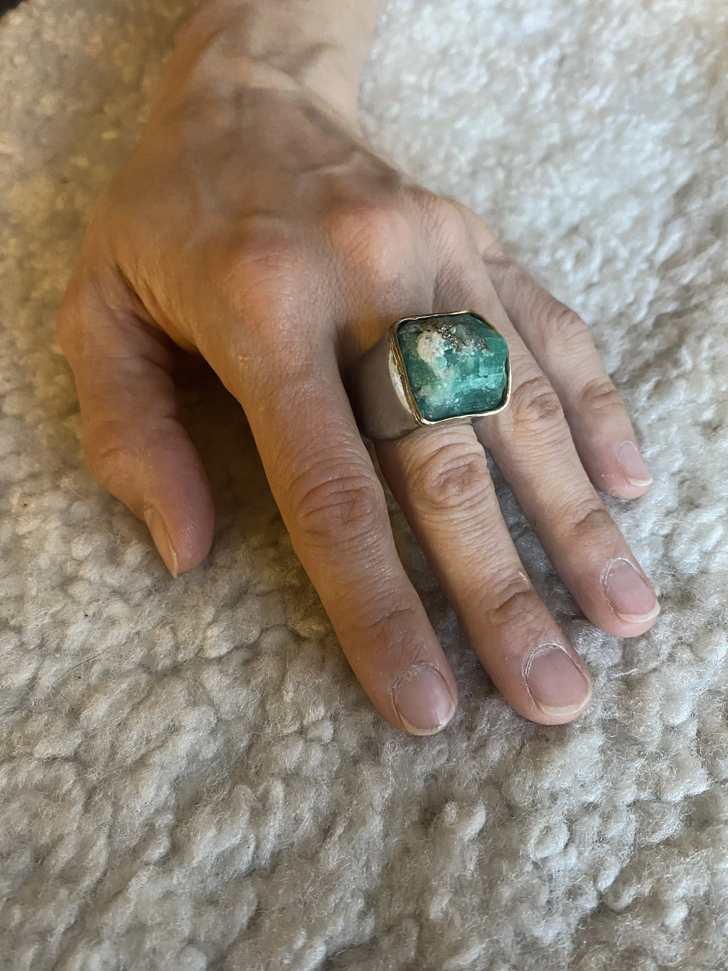 Tierra Silver ring | £250 |

925 Silver, 24 kt gold, rough emerald |  Weight: 23g
