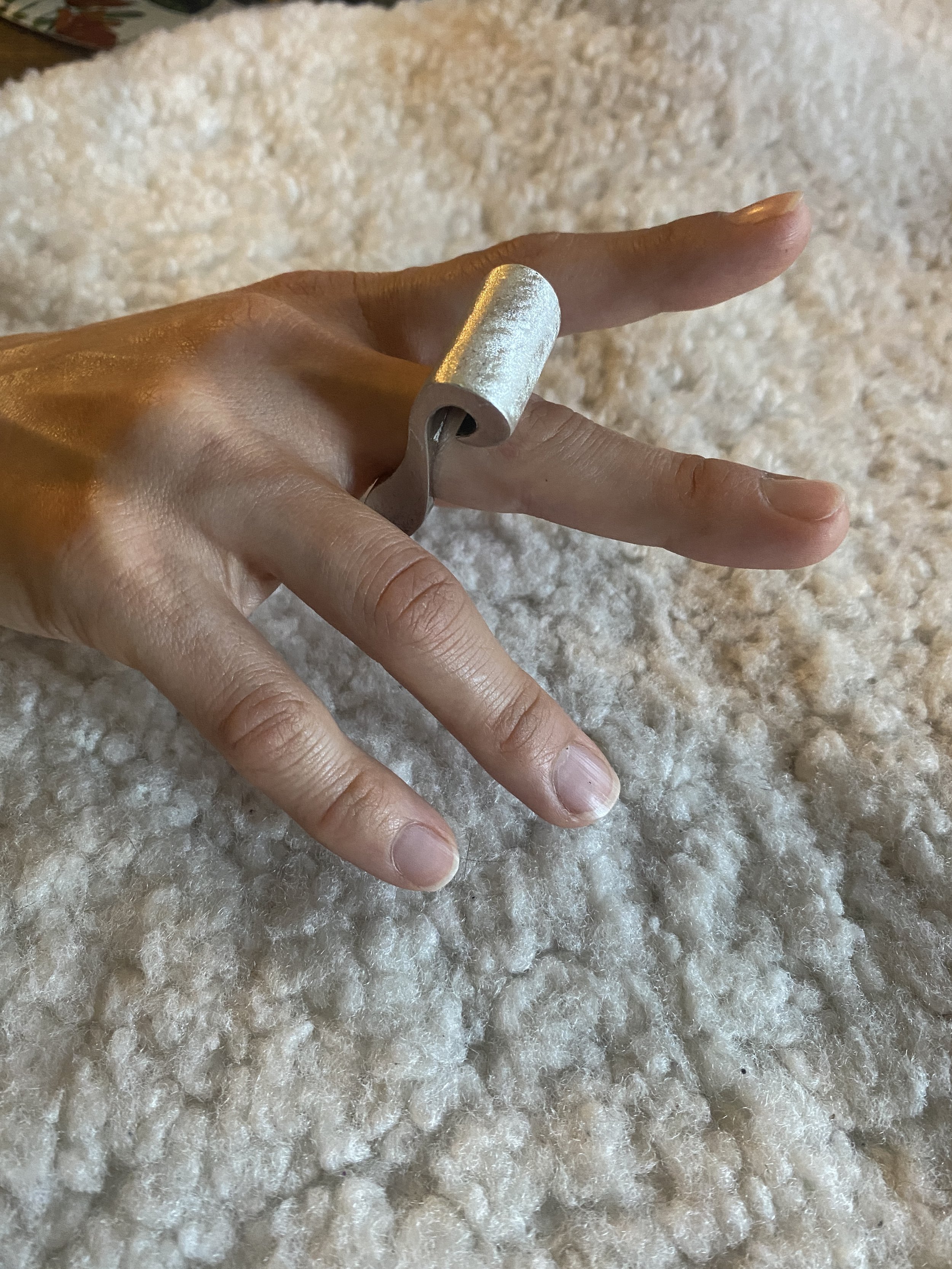 Pergamino Silver wave ring | £120 |
925 Silver |  Weight: 24g