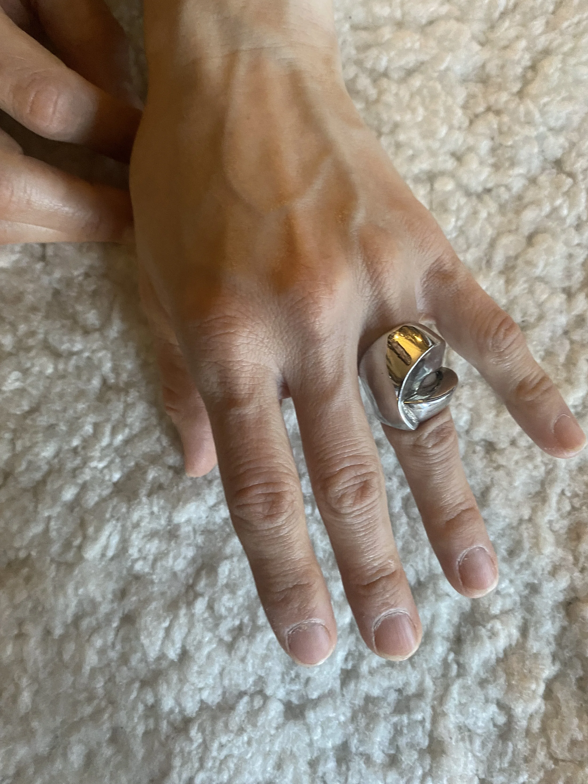  Corriente Silver wave ring | £125 |

925 Silver |  Weight: 23g