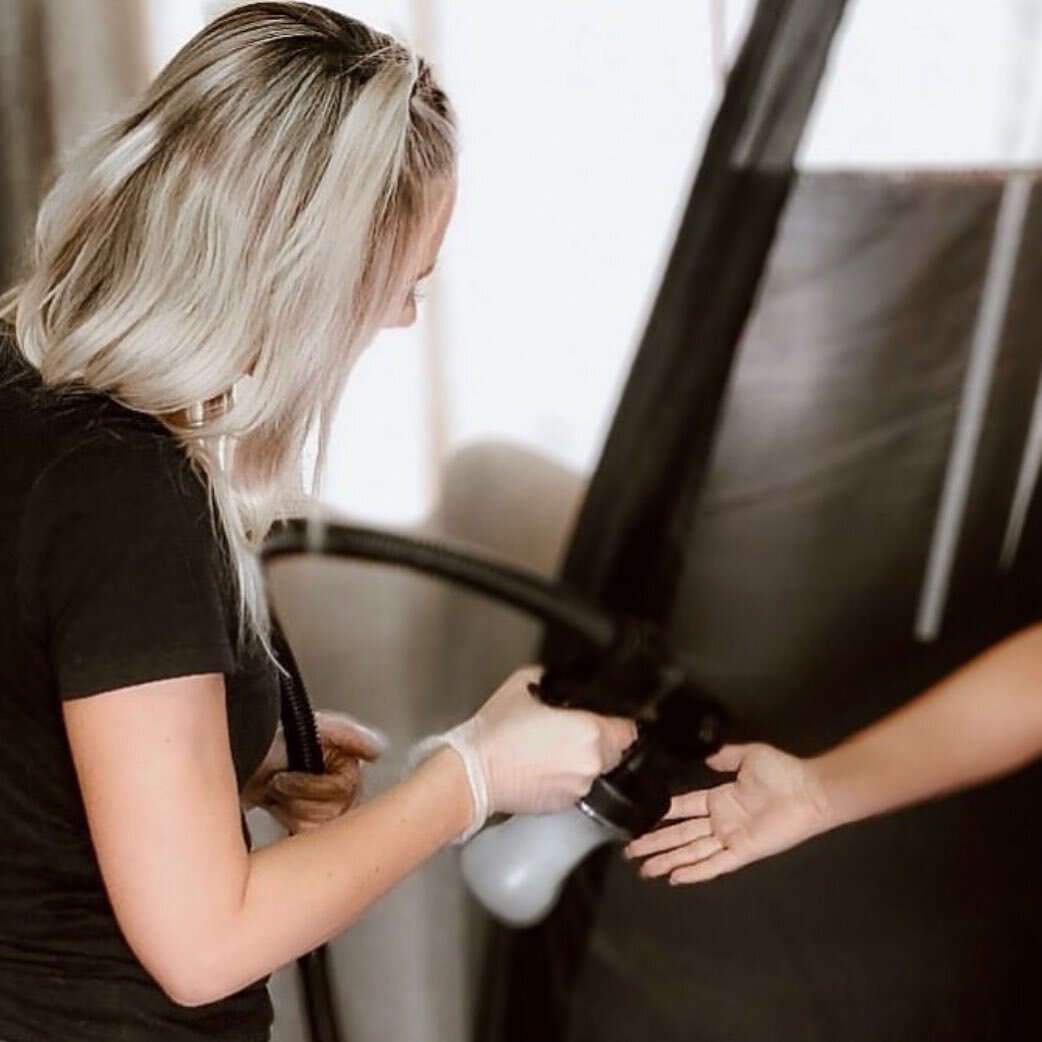 A few facts about me, as a spray tan artist: 

&bull;I started my first business right after high school in a spare bedroom in my house. I&rsquo;ve now been spray tanning for almost 10 years. 

&bull;The amount of tans that I have done? Thousands, an