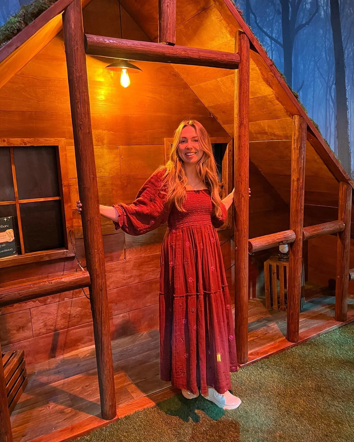 In honor of the folklore house making a return in the Eras tour last night 🥹✨🪩🦋🌿 also don&rsquo;t be surprised if this account becomes a @taylorswift @luke_solari and Daisy Jane fan account because I&rsquo;ve moved my business over to @hanstanstu